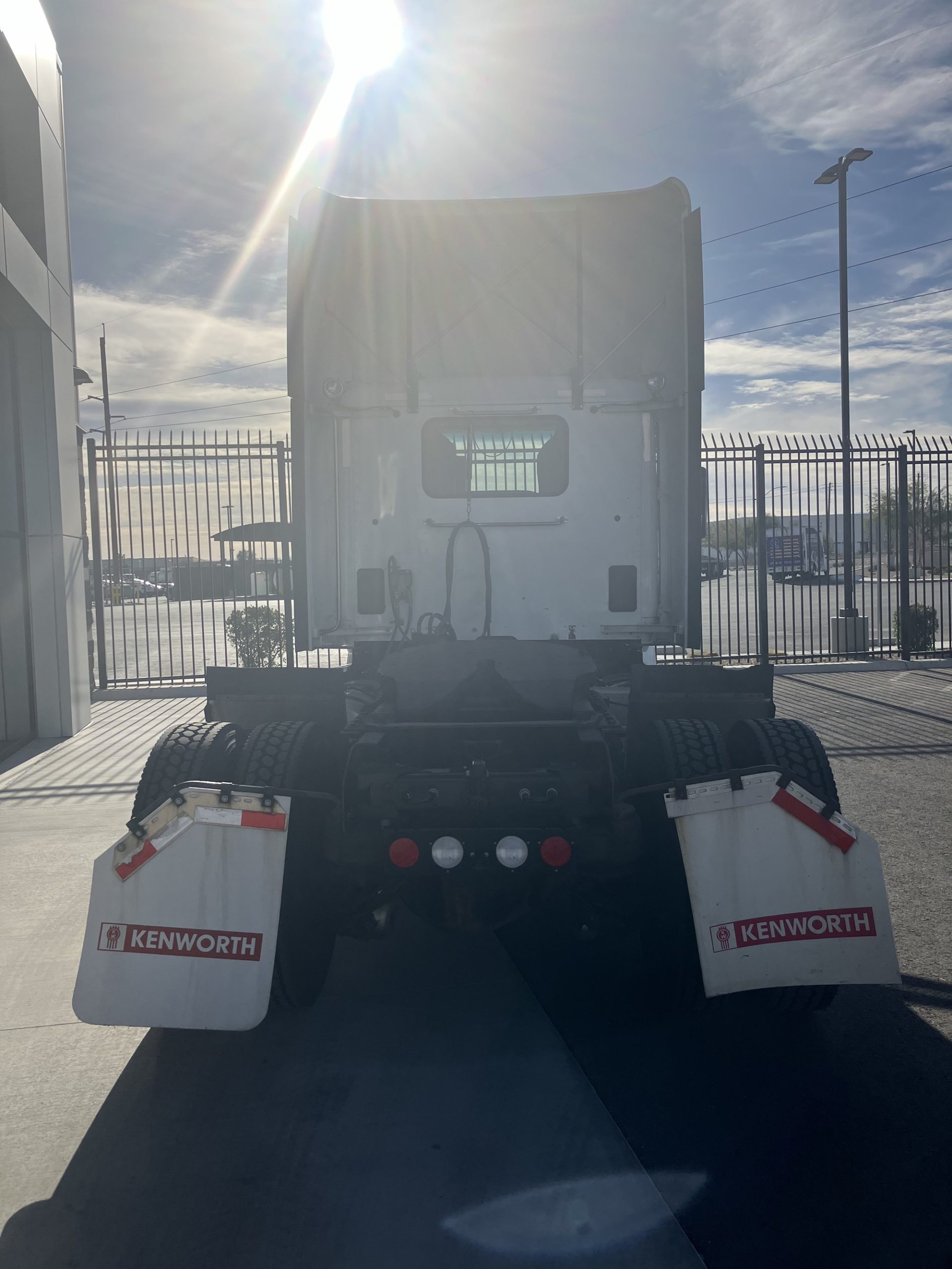 2021 Kenworth T680 - image 4 of 6