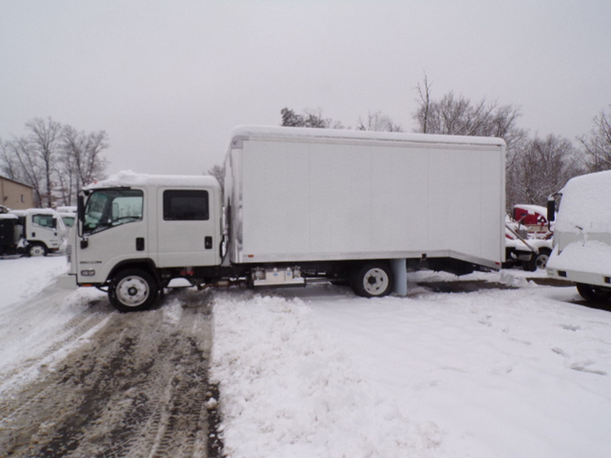 2024 Isuzu NPRGASHD 1G4 - image 2 of 6