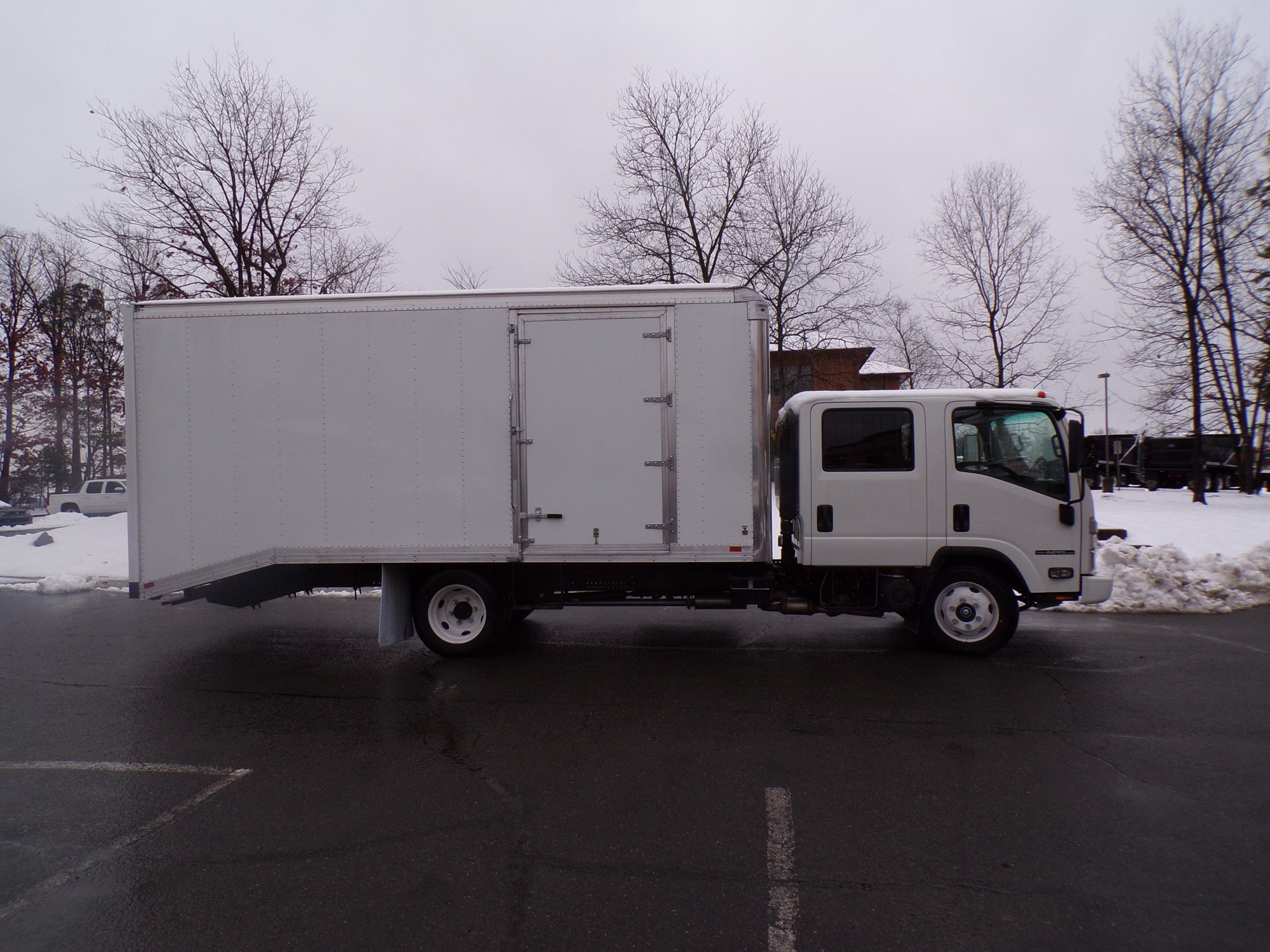 2024 Isuzu NPRGASHD 1G4 - image 4 of 6