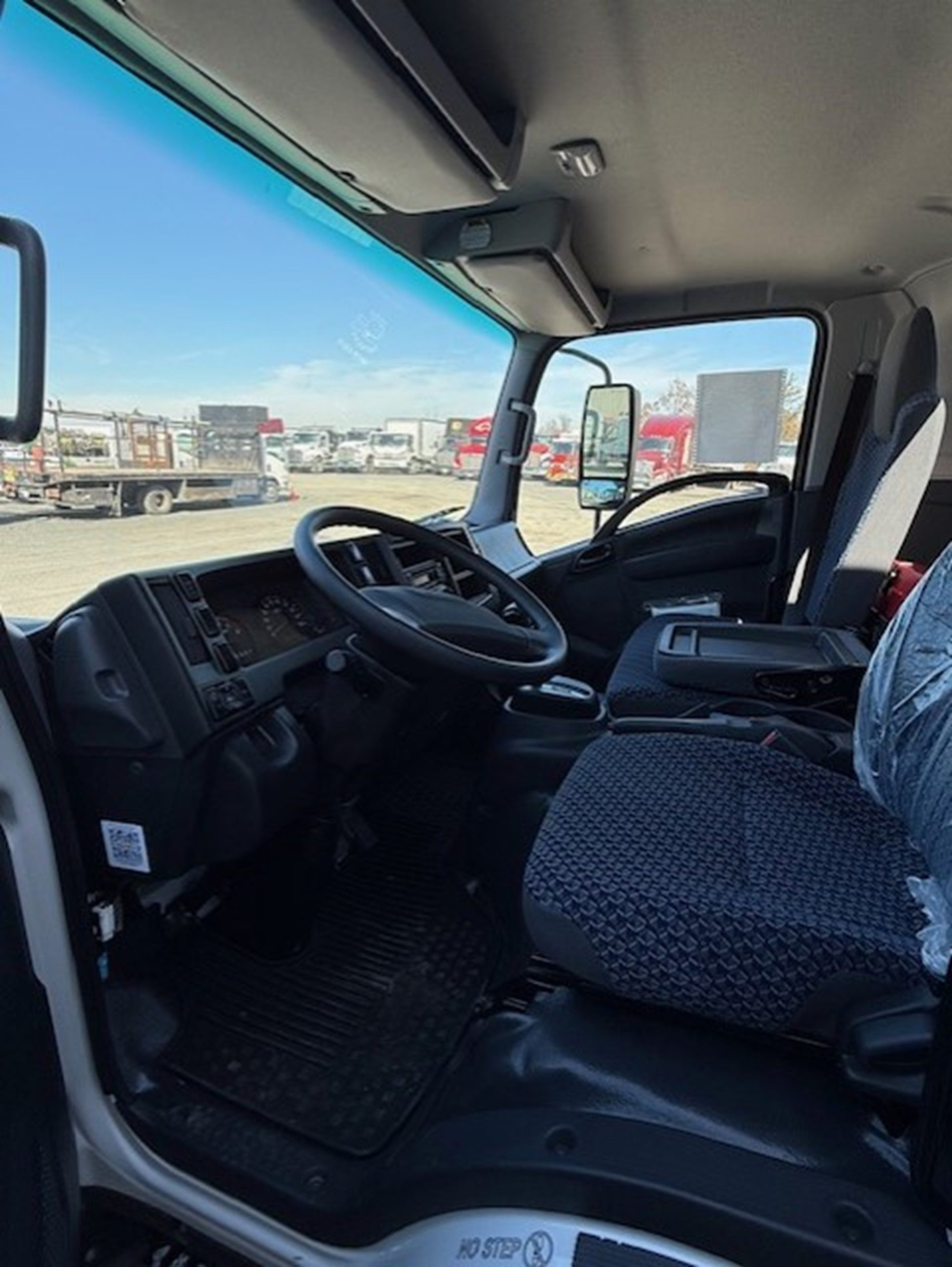 2024 Isuzu NPR GAS HD 1F4 - image 2 of 4