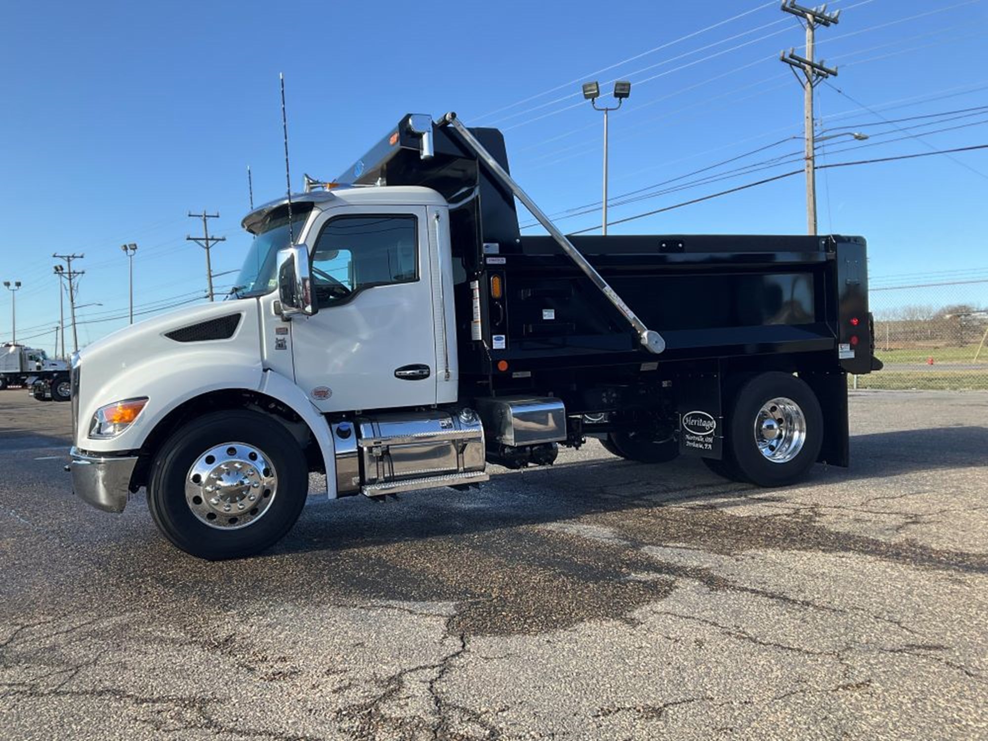 2025 Kenworth T380 - image 2 of 6