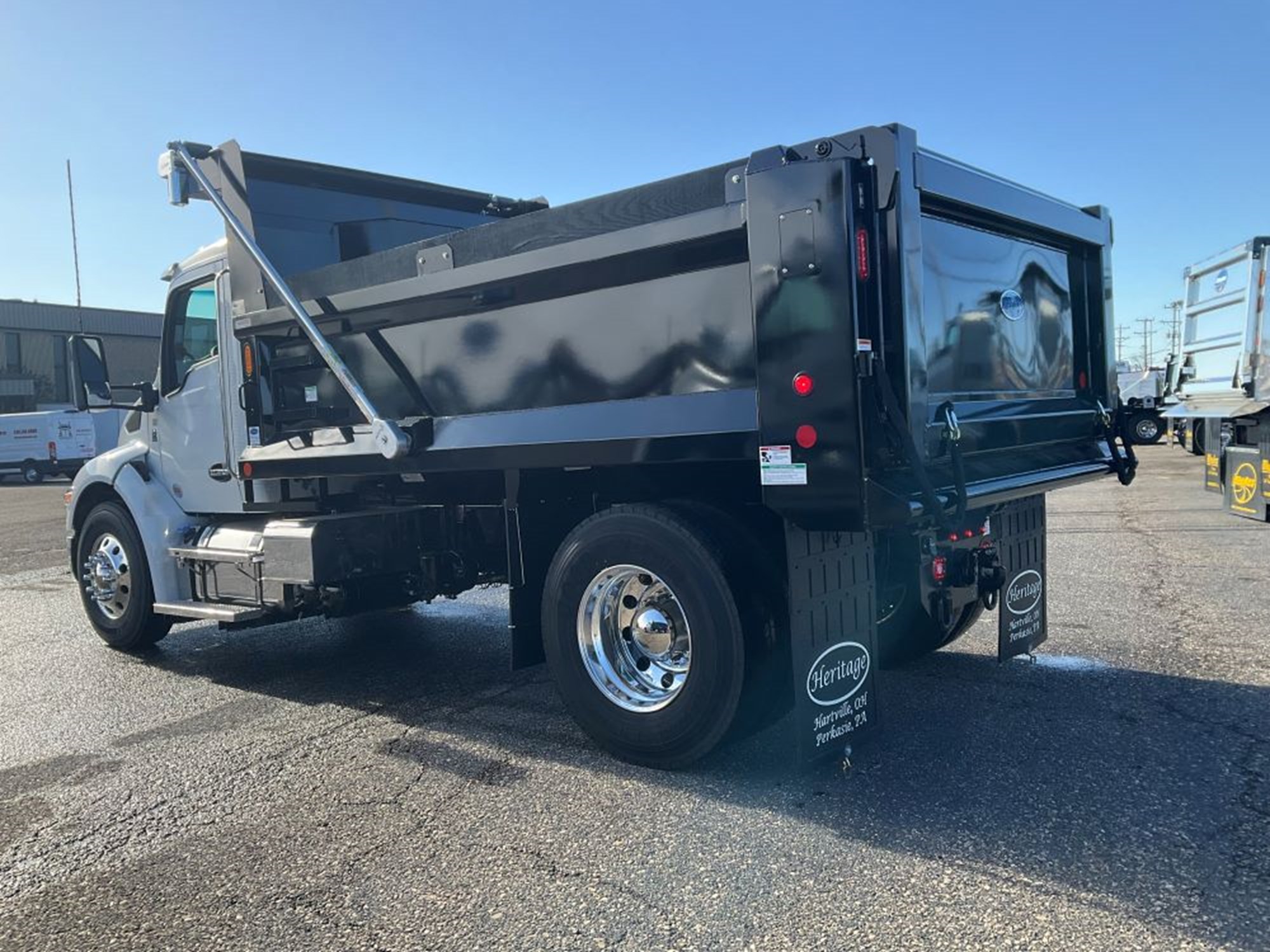 2025 Kenworth T380 - image 3 of 6