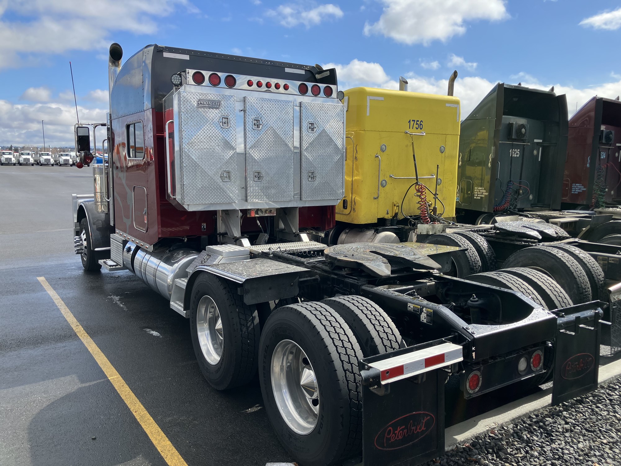 2019 Peterbilt 389 - image 4 of 6