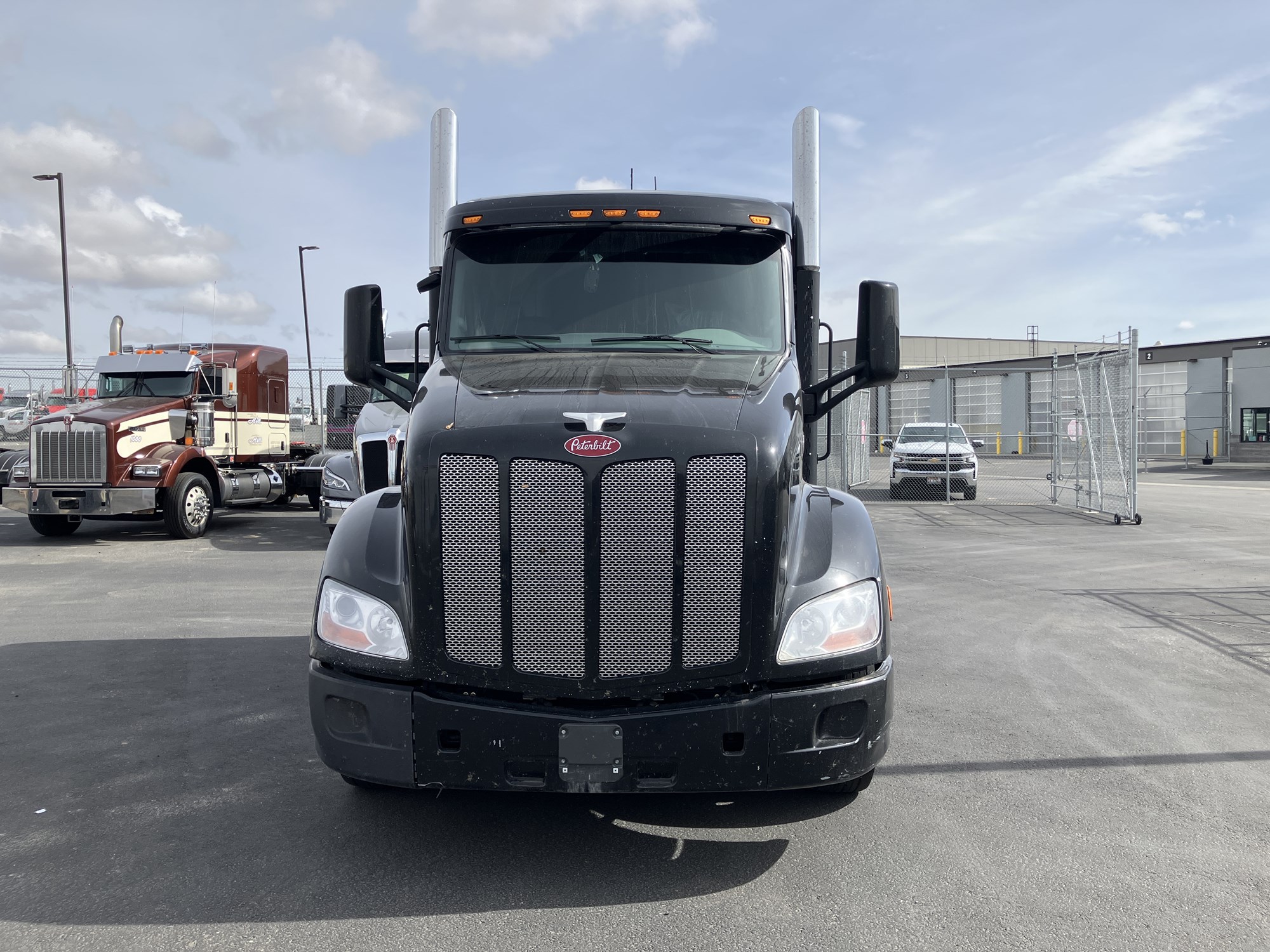 2021 Peterbilt 579 - image 5 of 6