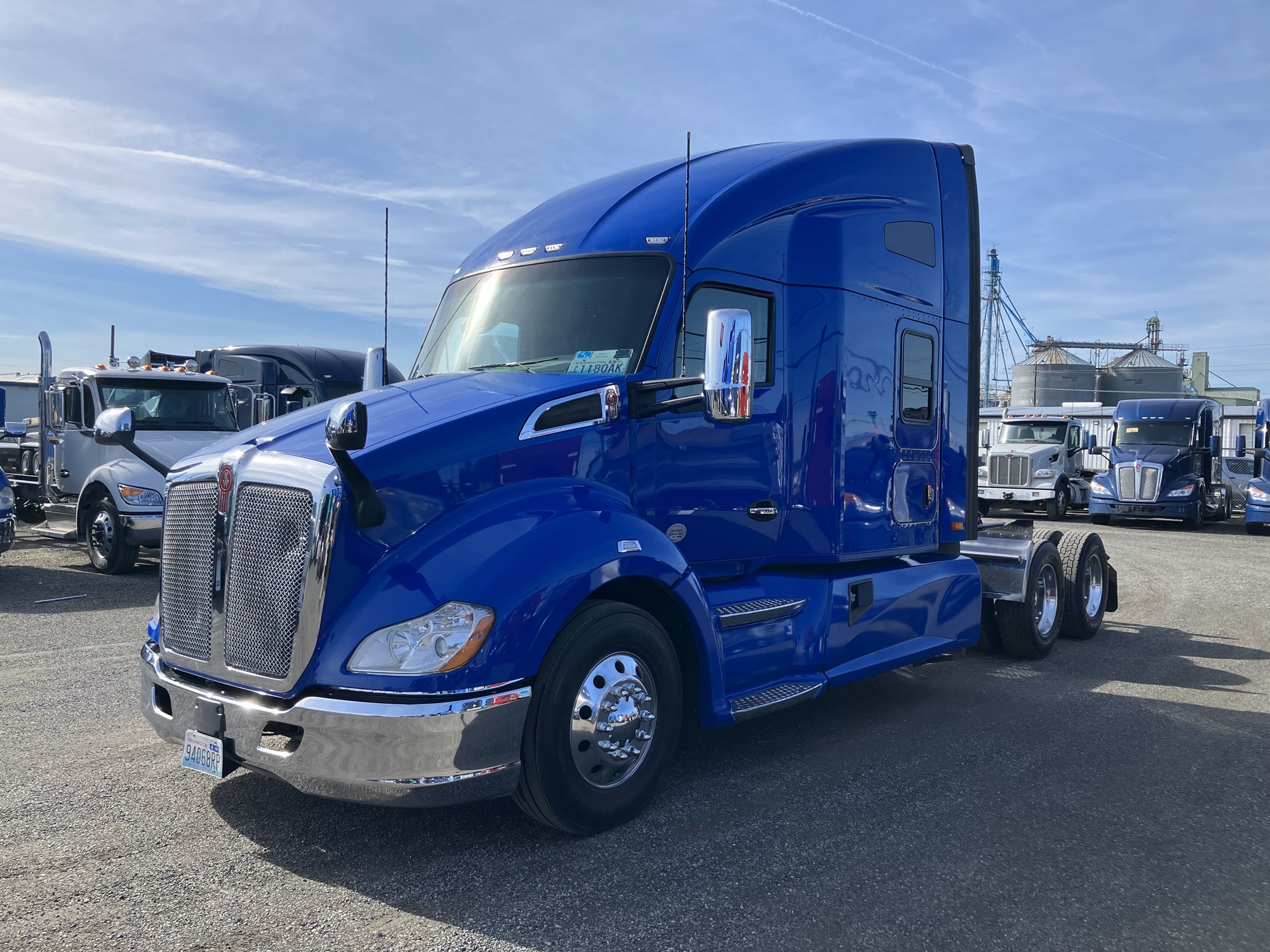 2022 Kenworth T680 - image 1 of 6