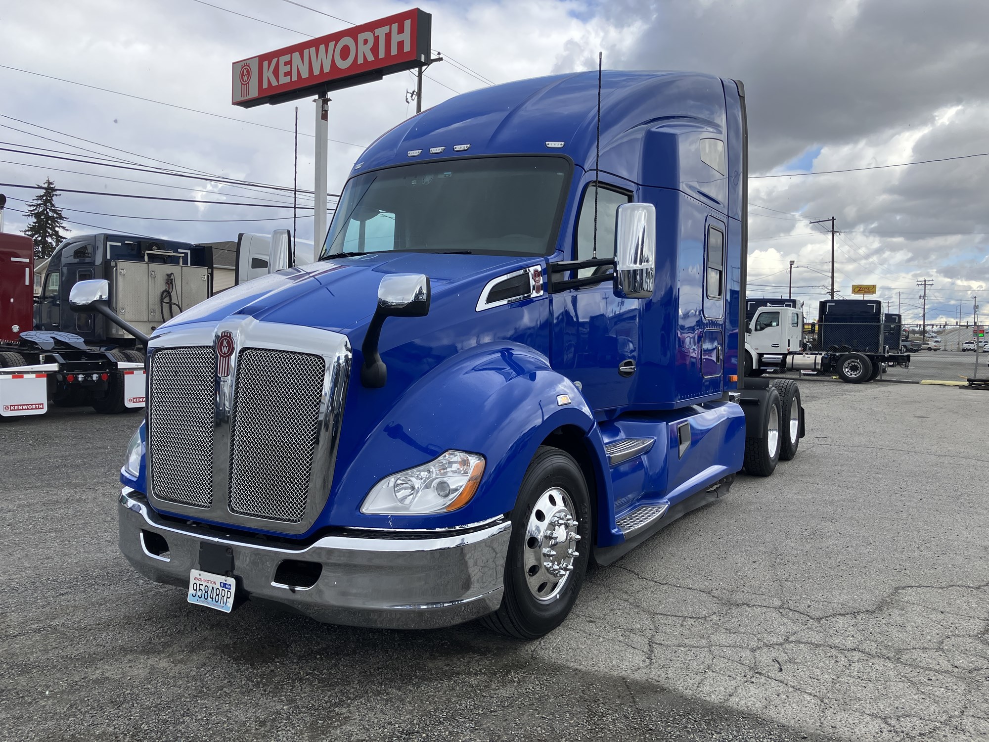 2022 Kenworth T680 - image 1 of 6