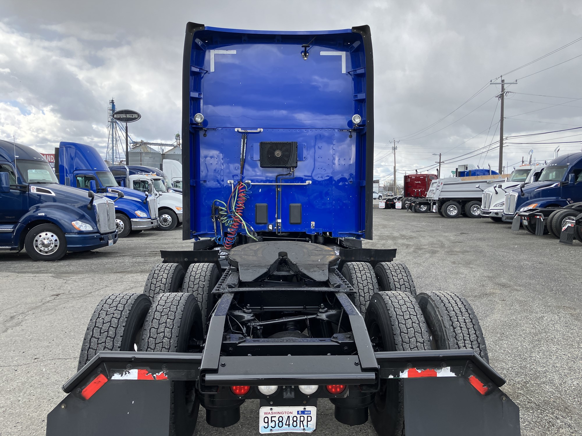 2022 Kenworth T680 - image 4 of 6