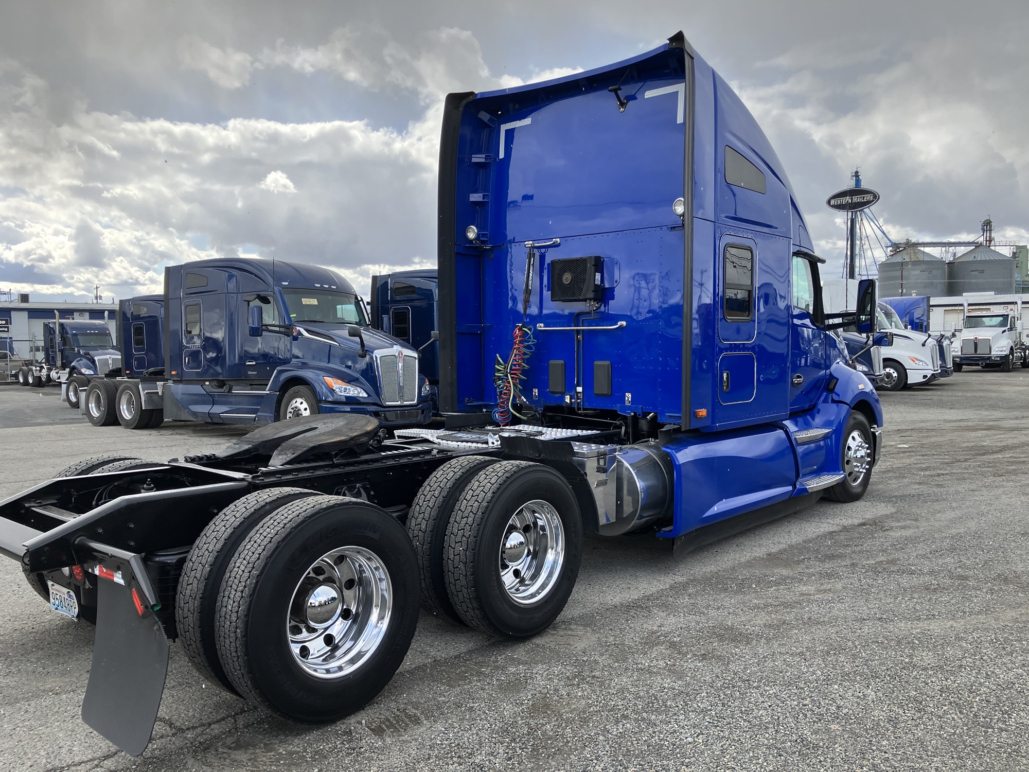 2022 Kenworth T680 - image 5 of 6