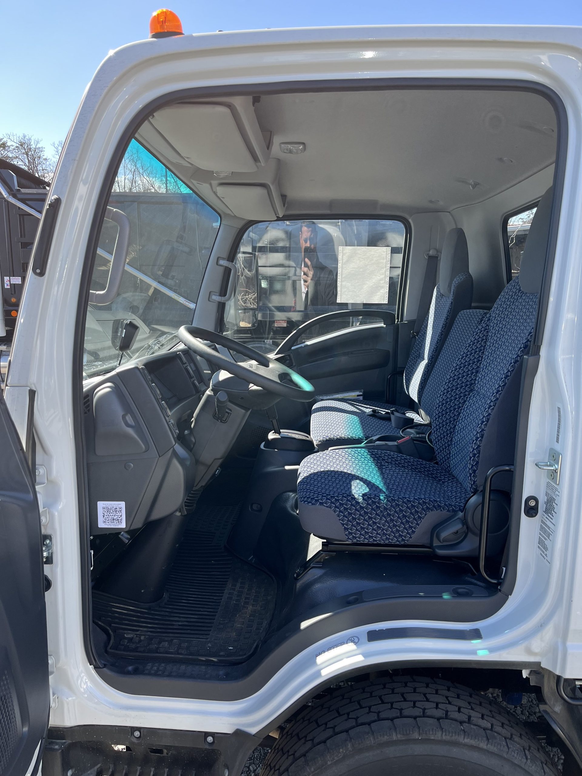 2024 Isuzu NPRGASHD 1F3 - image 2 of 5