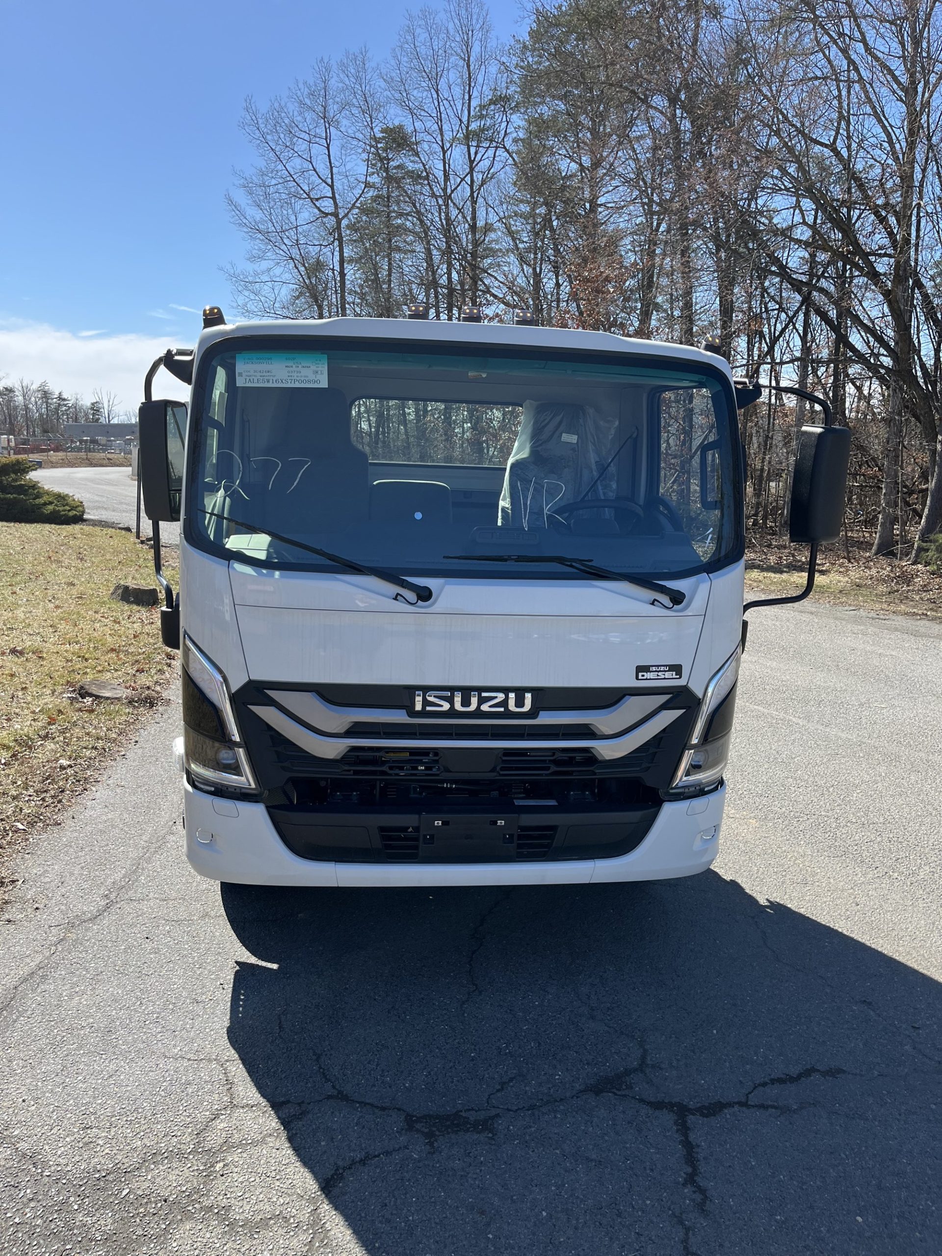 2025 Isuzu NRR 3U4 - image 1 of 5