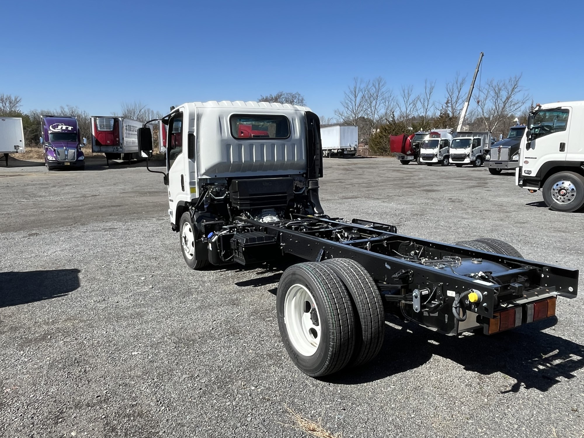 2025 Isuzu NRR 3U2 - image 2 of 3