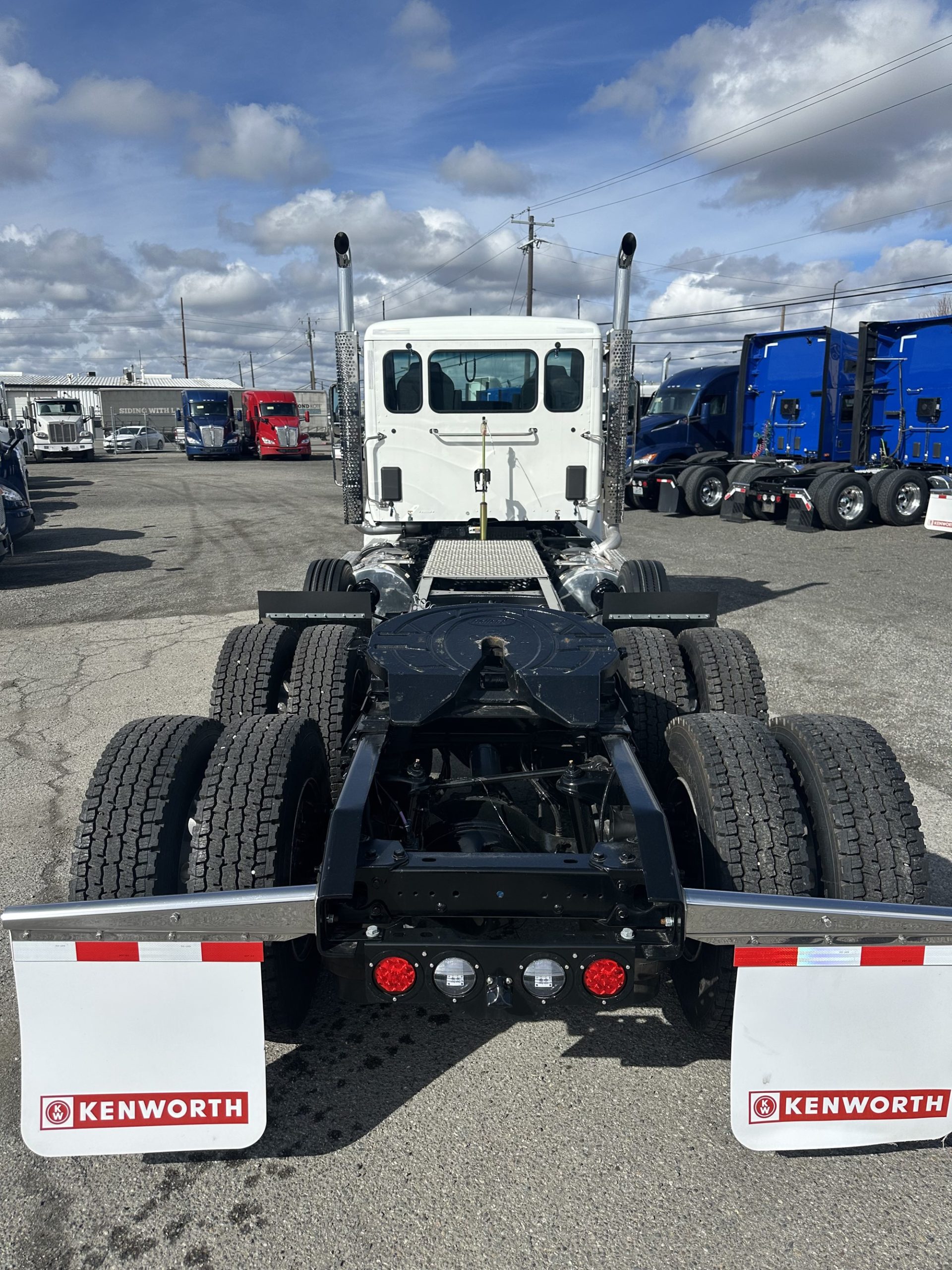 2025 Kenworth T880 - image 5