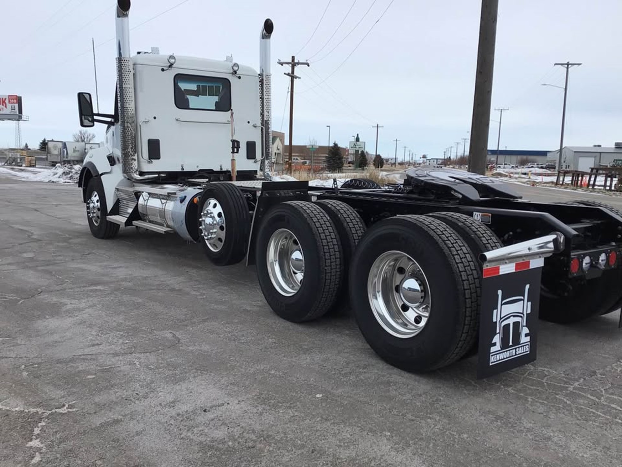 2025 Kenworth T880 - image 2