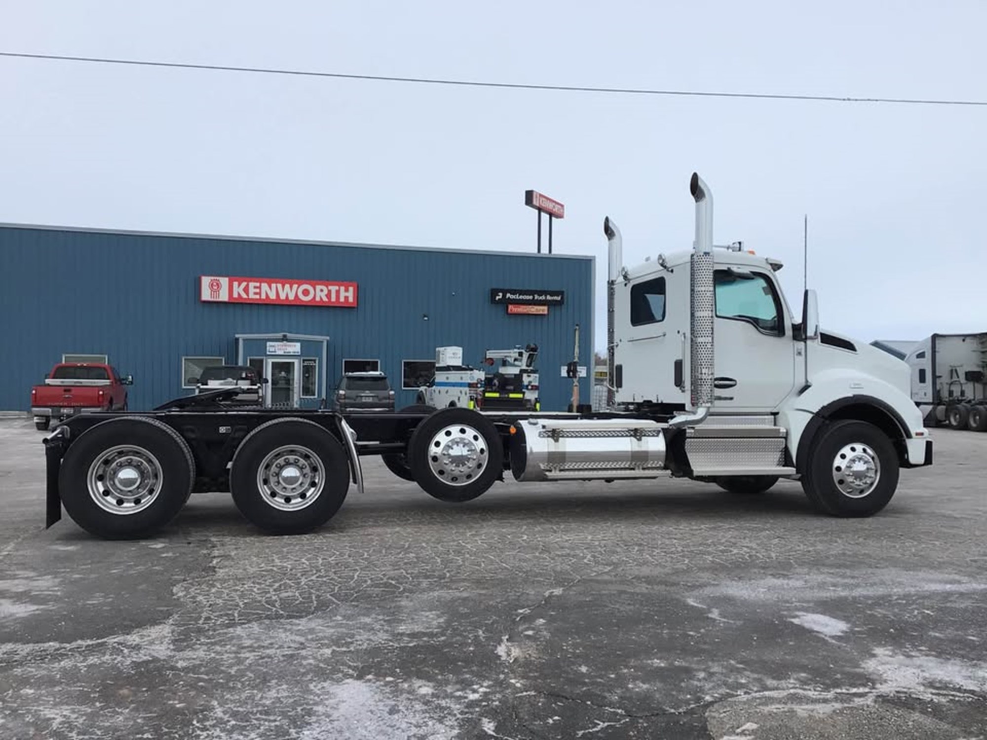 2025 Kenworth T880 - image 4