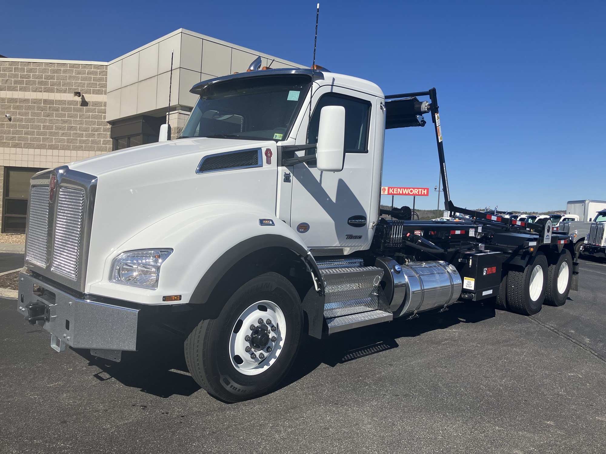 2025 Kenworth T880 - image 1
