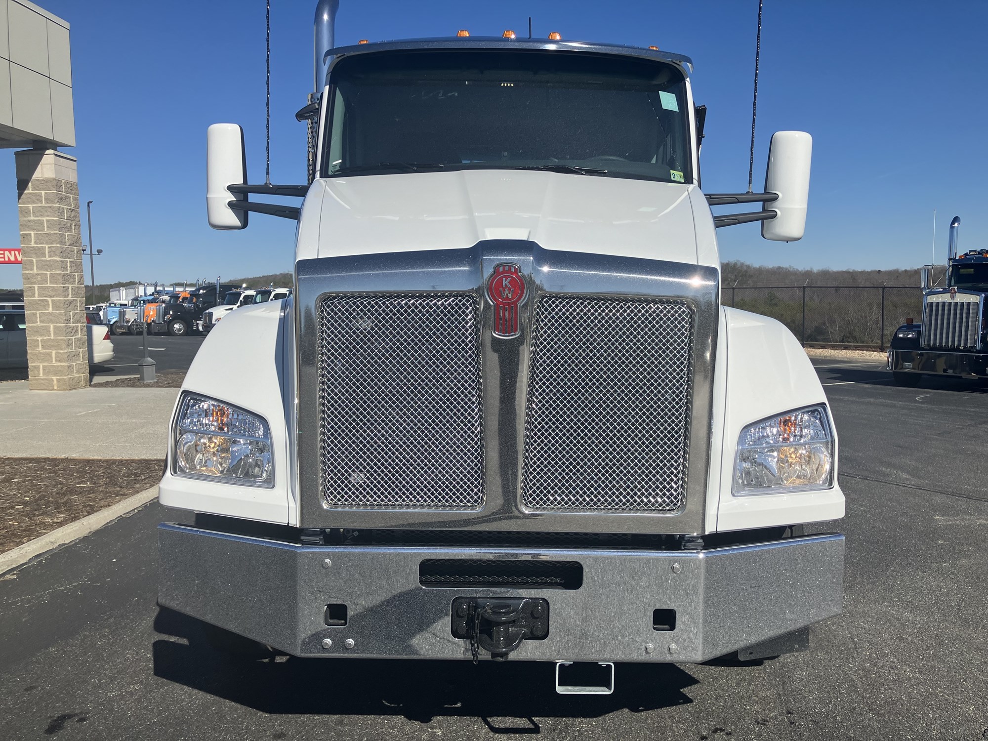 2025 Kenworth T880 - image 2