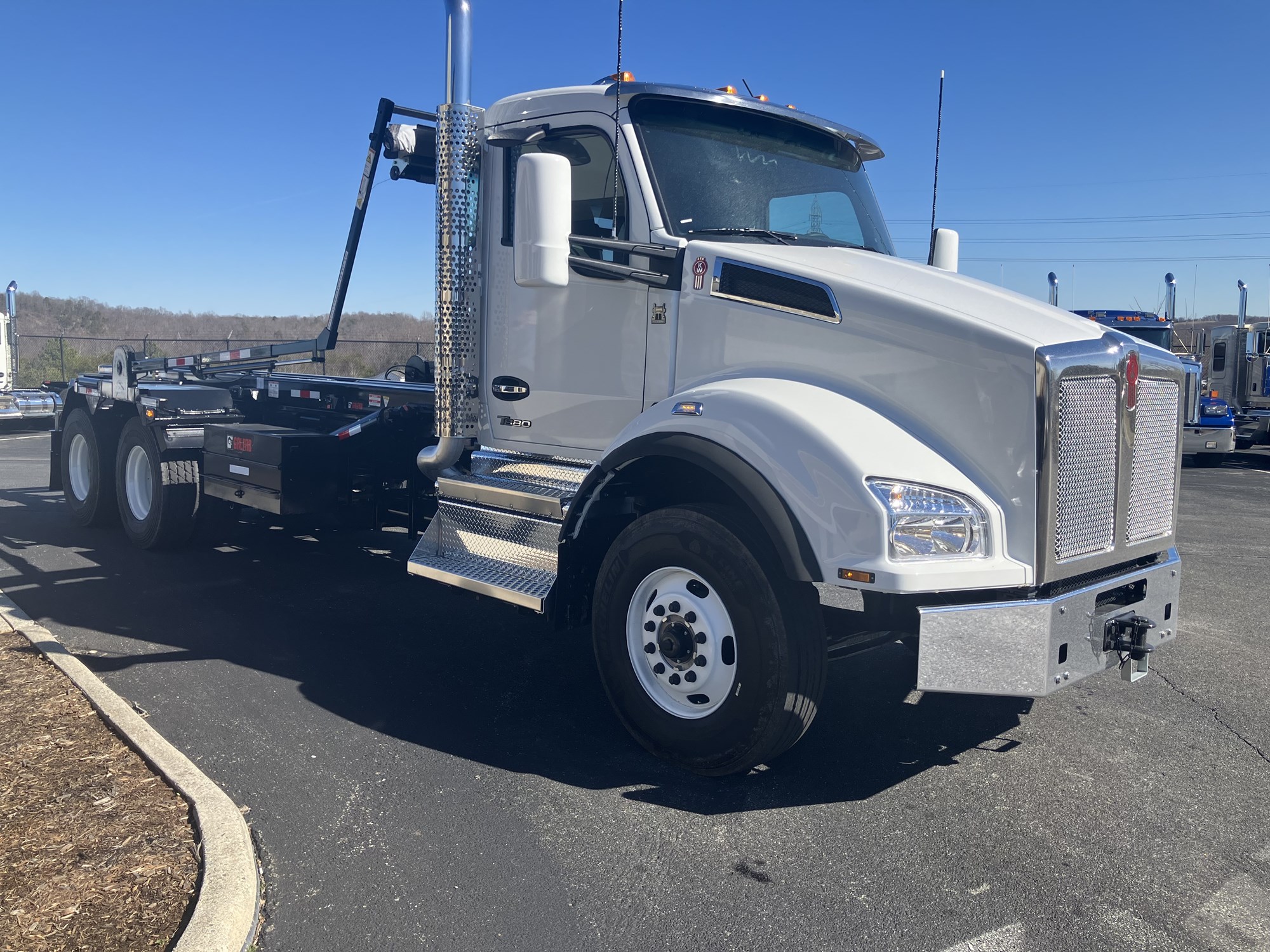 2025 Kenworth T880 - image 3