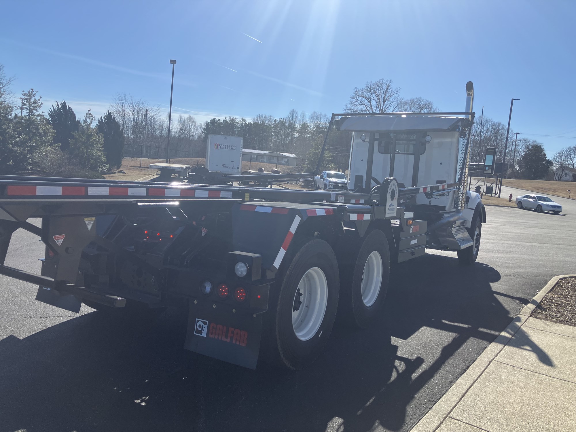 2025 Kenworth T880 - image 4