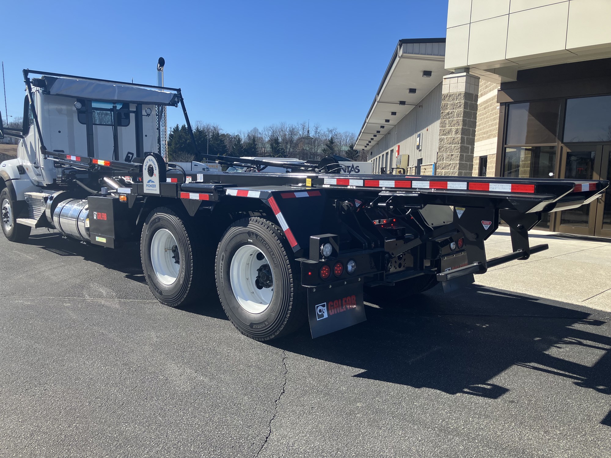 2025 Kenworth T880 - image 5