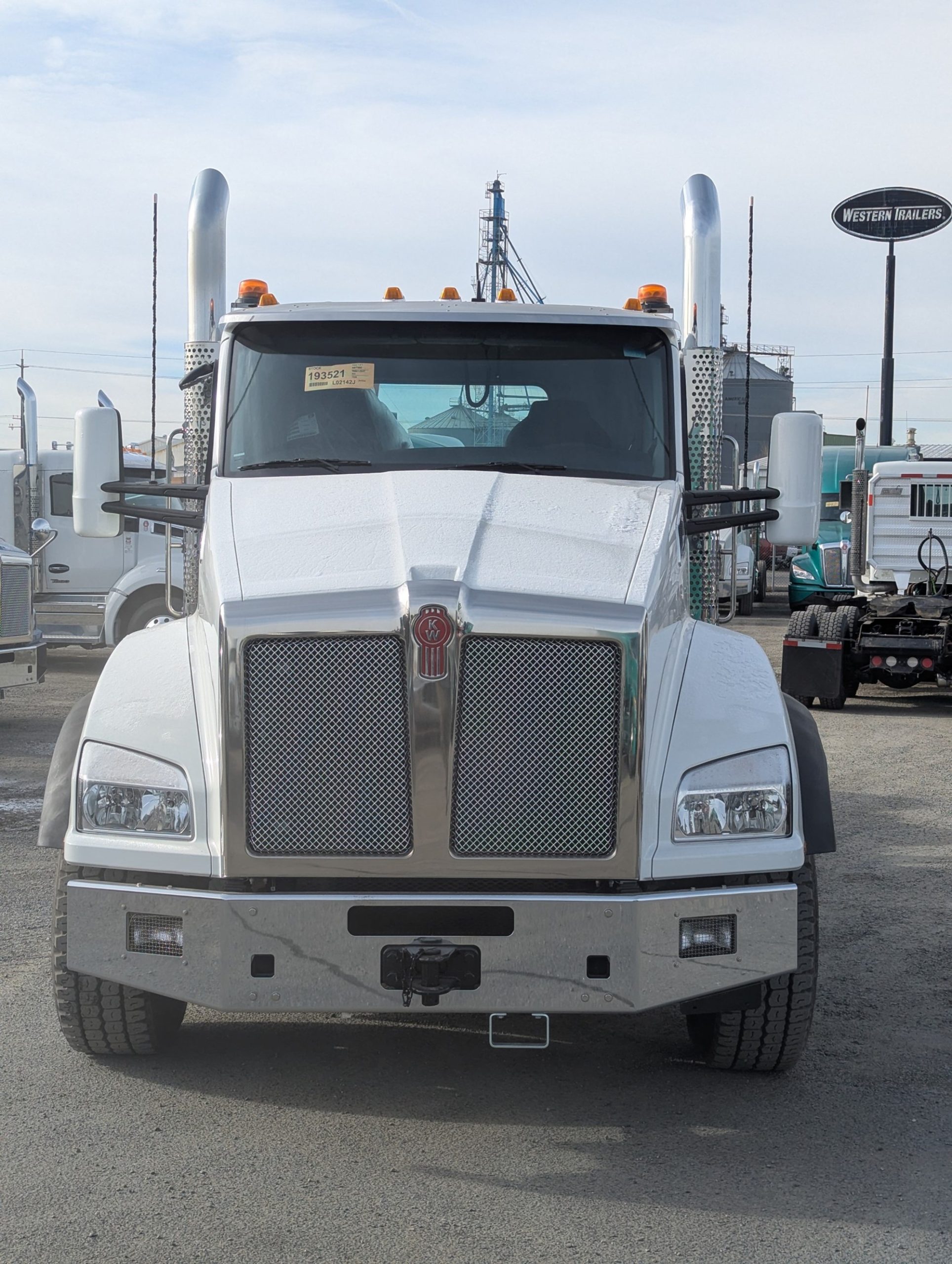 2025 Kenworth T880 - image 3 of 6
