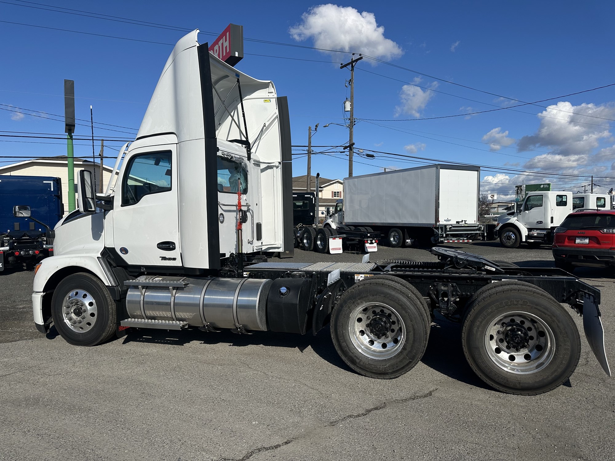 2025 Kenworth T680 - image 3