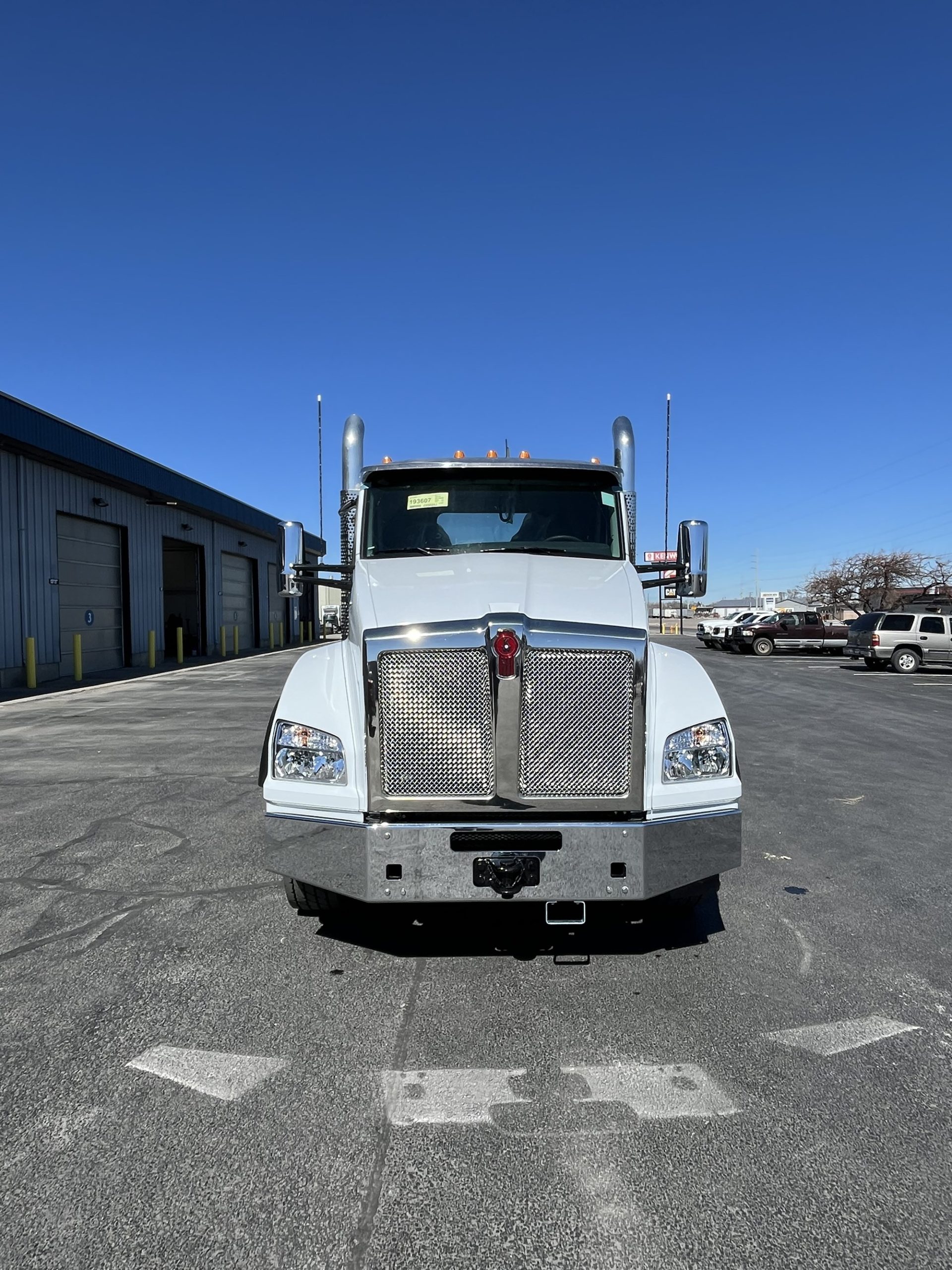 2026 Kenworth T880 - image 2 of 6