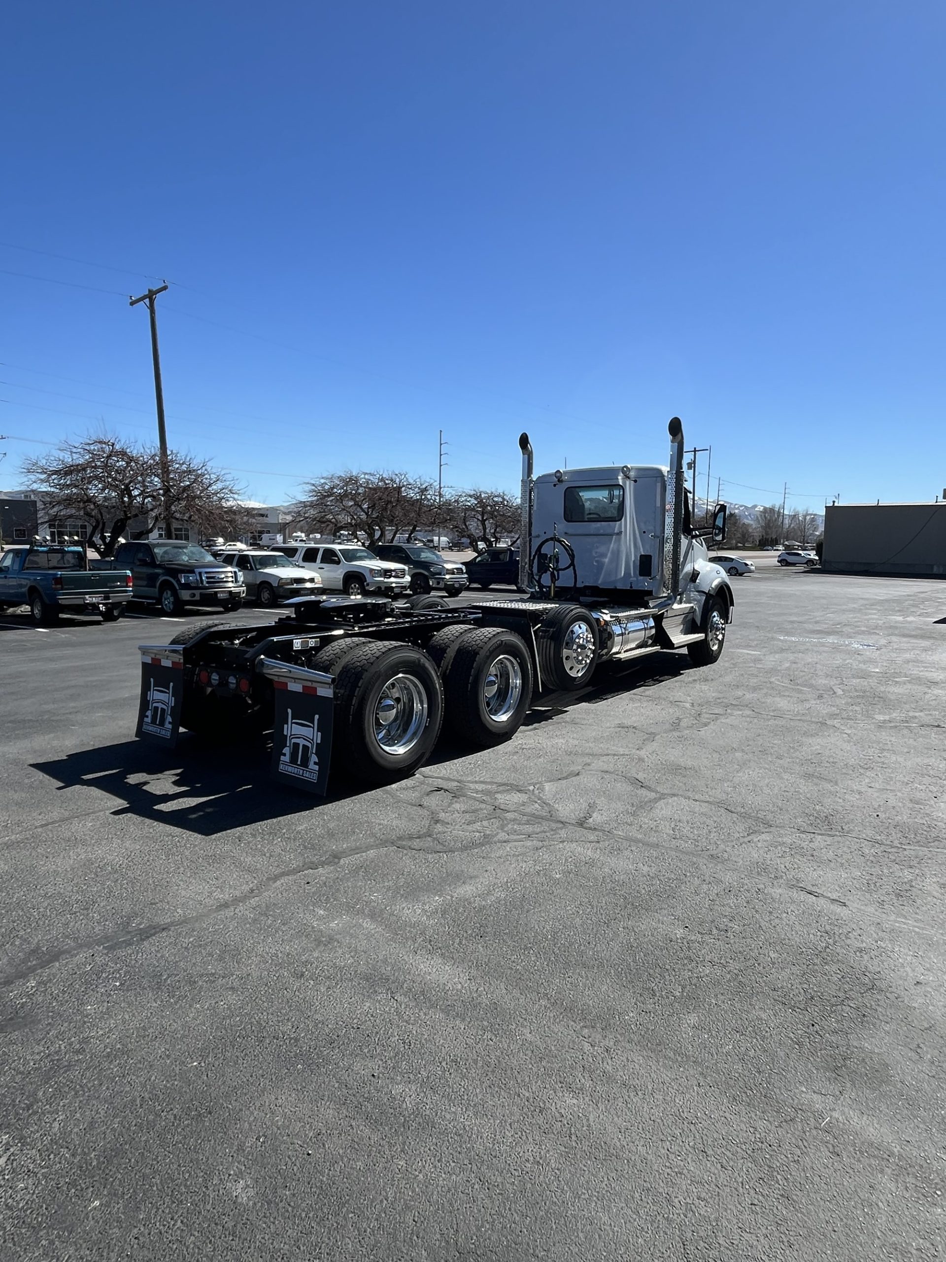 2026 Kenworth T880 - image 4 of 6