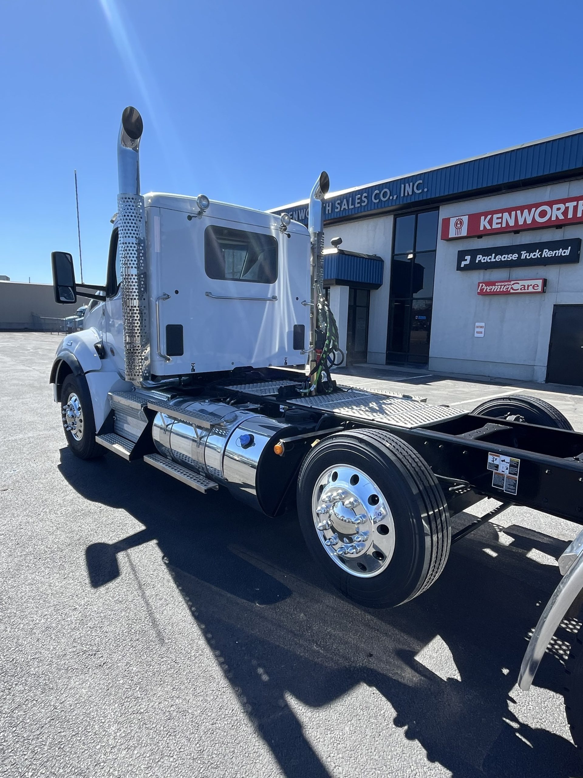 2026 Kenworth T880 - image 6 of 6