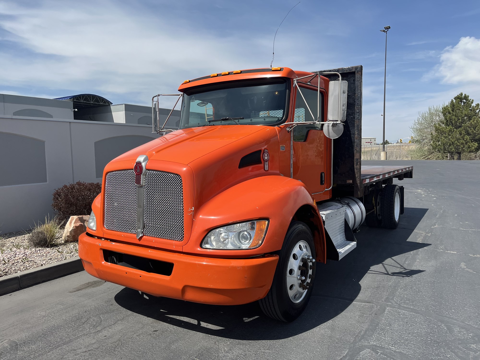 2017 Kenworth T270 - image 2 of 6