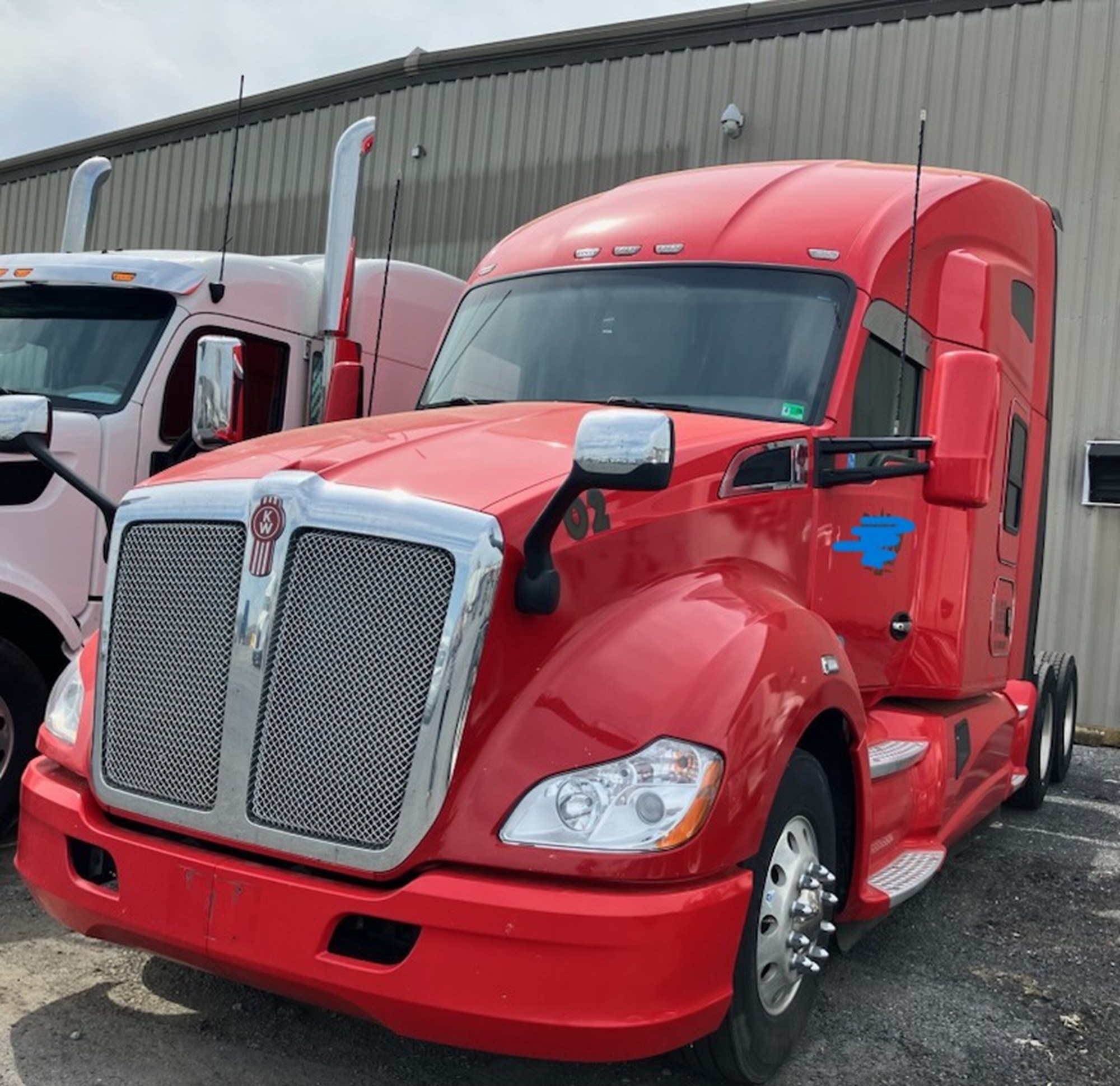 2018 Kenworth T680 - image 2 of 3