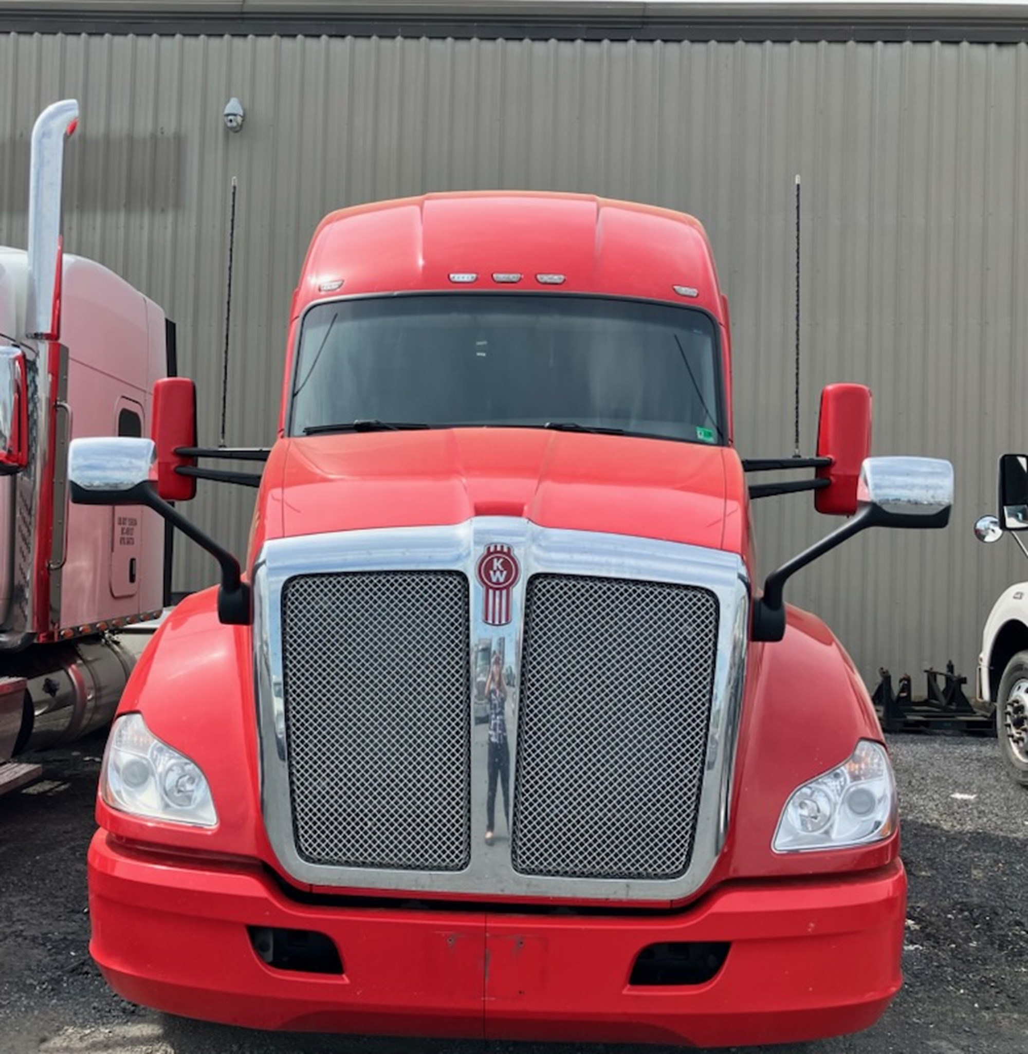 2018 Kenworth T680 - image 3 of 3