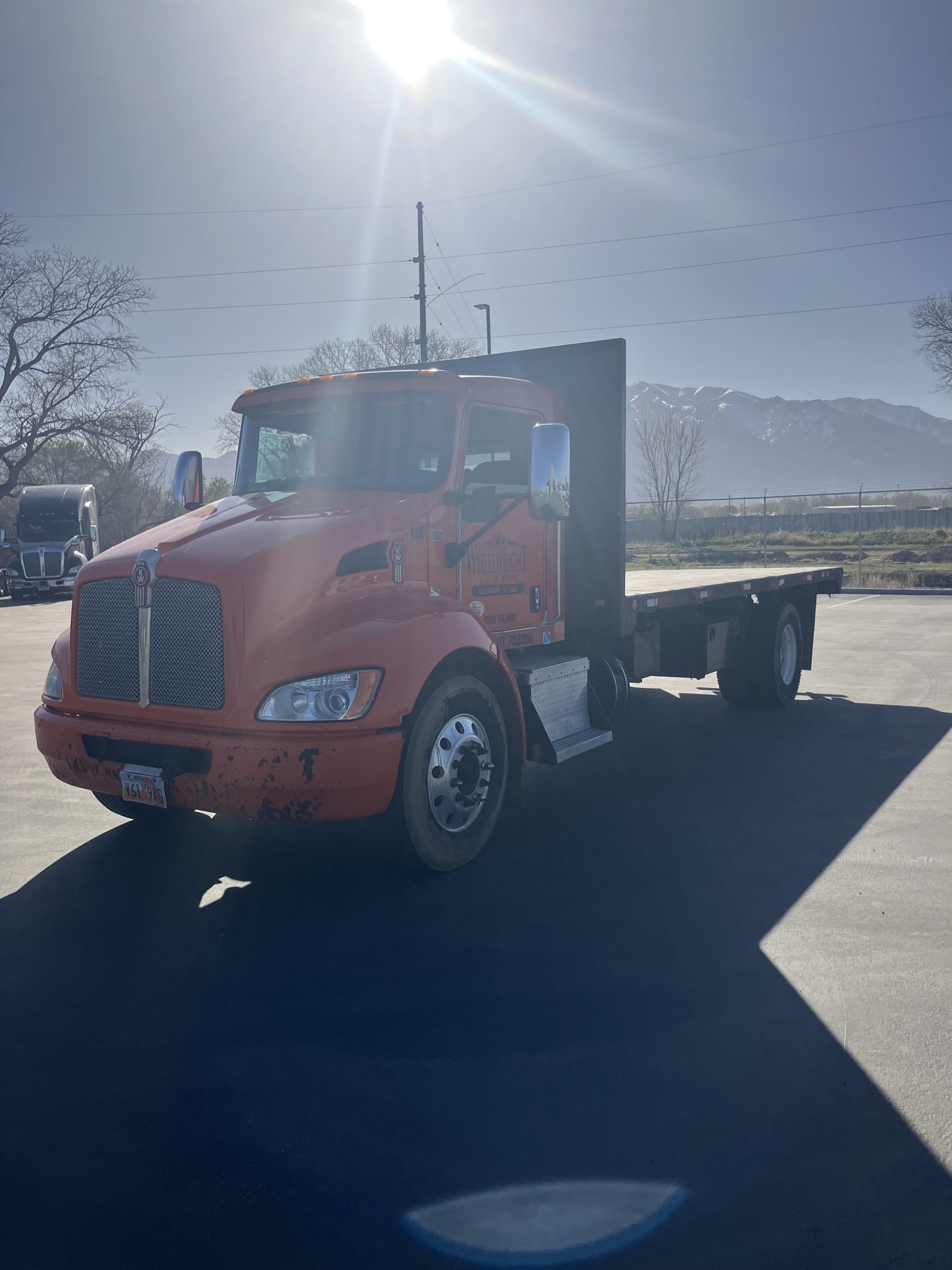 2018 Kenworth T270 - image 2 of 5