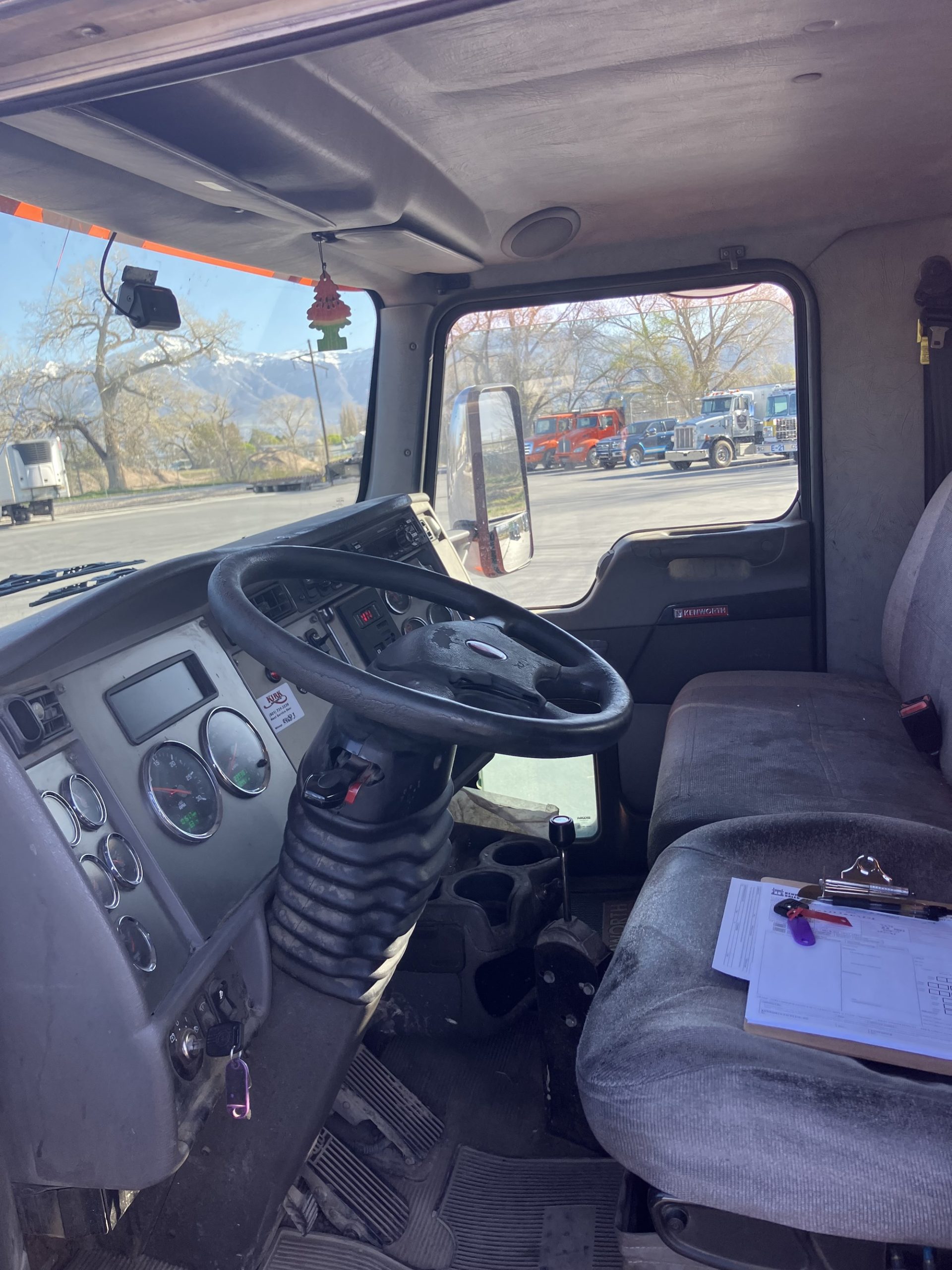 2018 Kenworth T270 - image 5 of 5