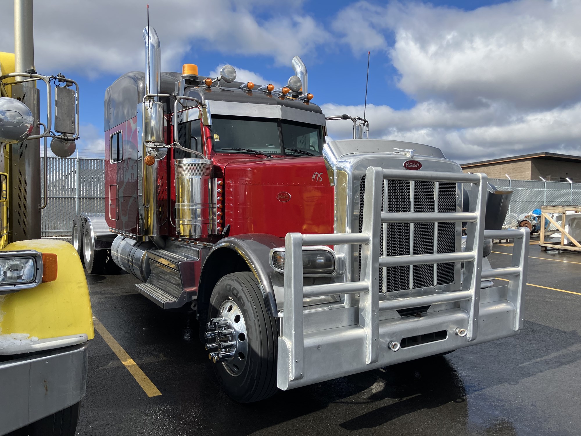 2019 Peterbilt 389 - image 2 of 6