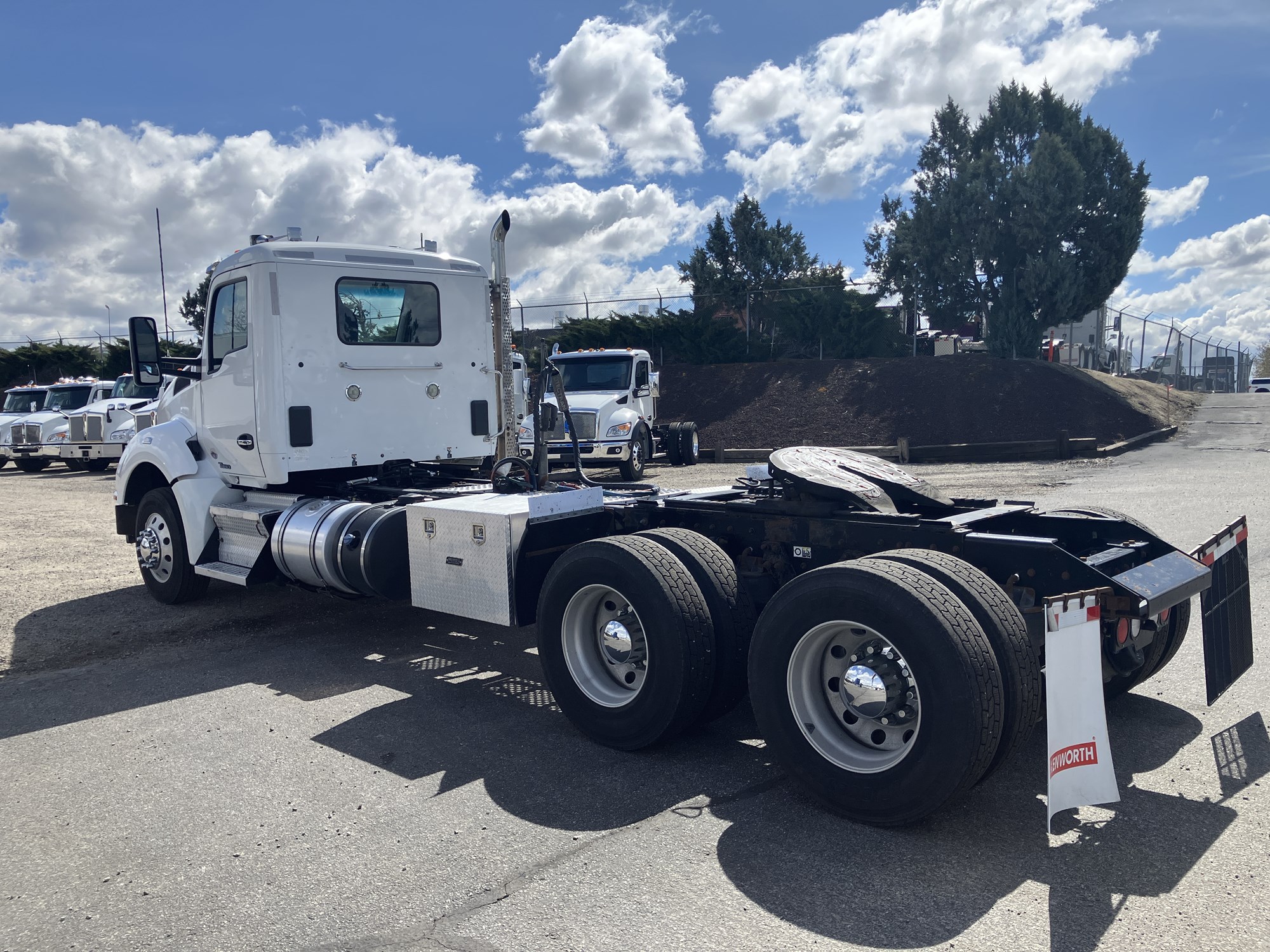2019 Kenworth T880 - image 3 of 6