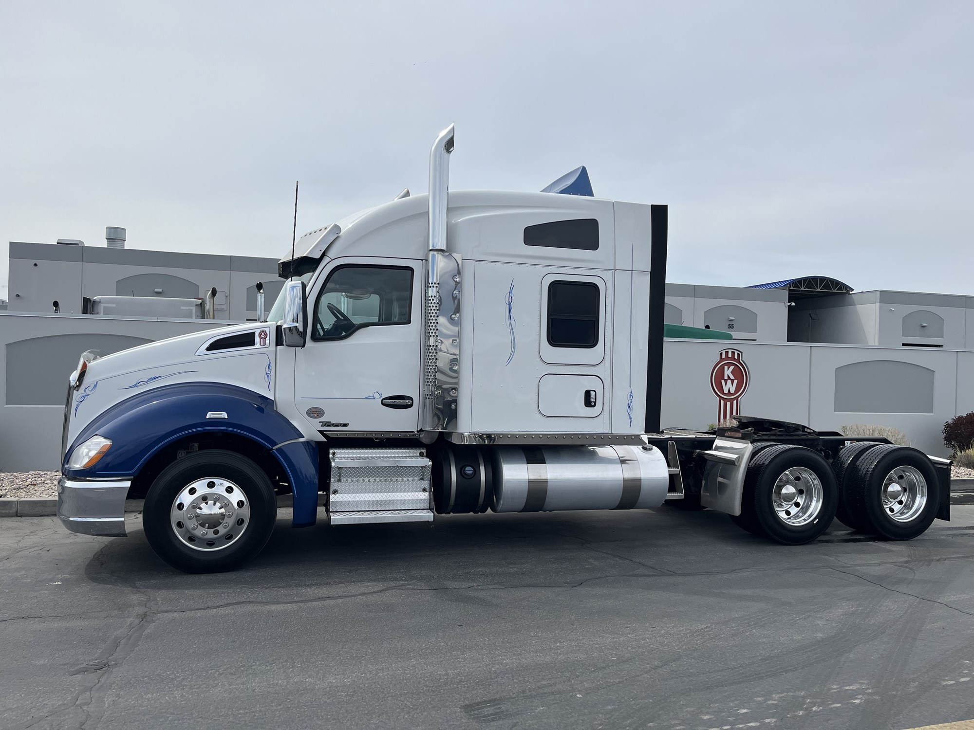 2020 Kenworth T680 - image 1 of 6