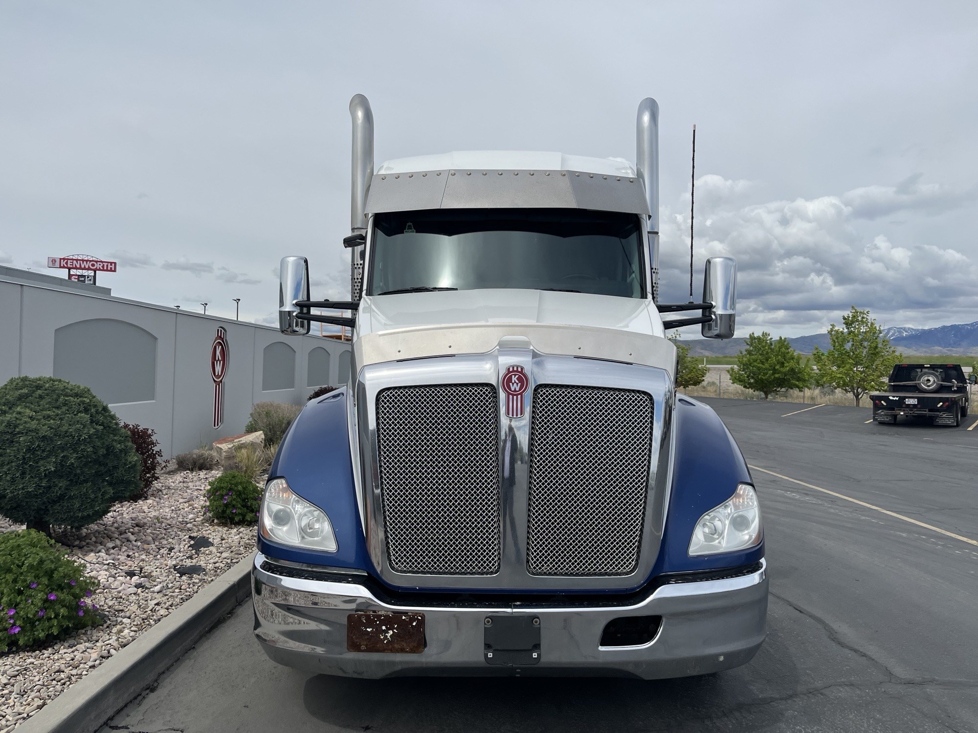 2020 Kenworth T680 - image 2 of 6