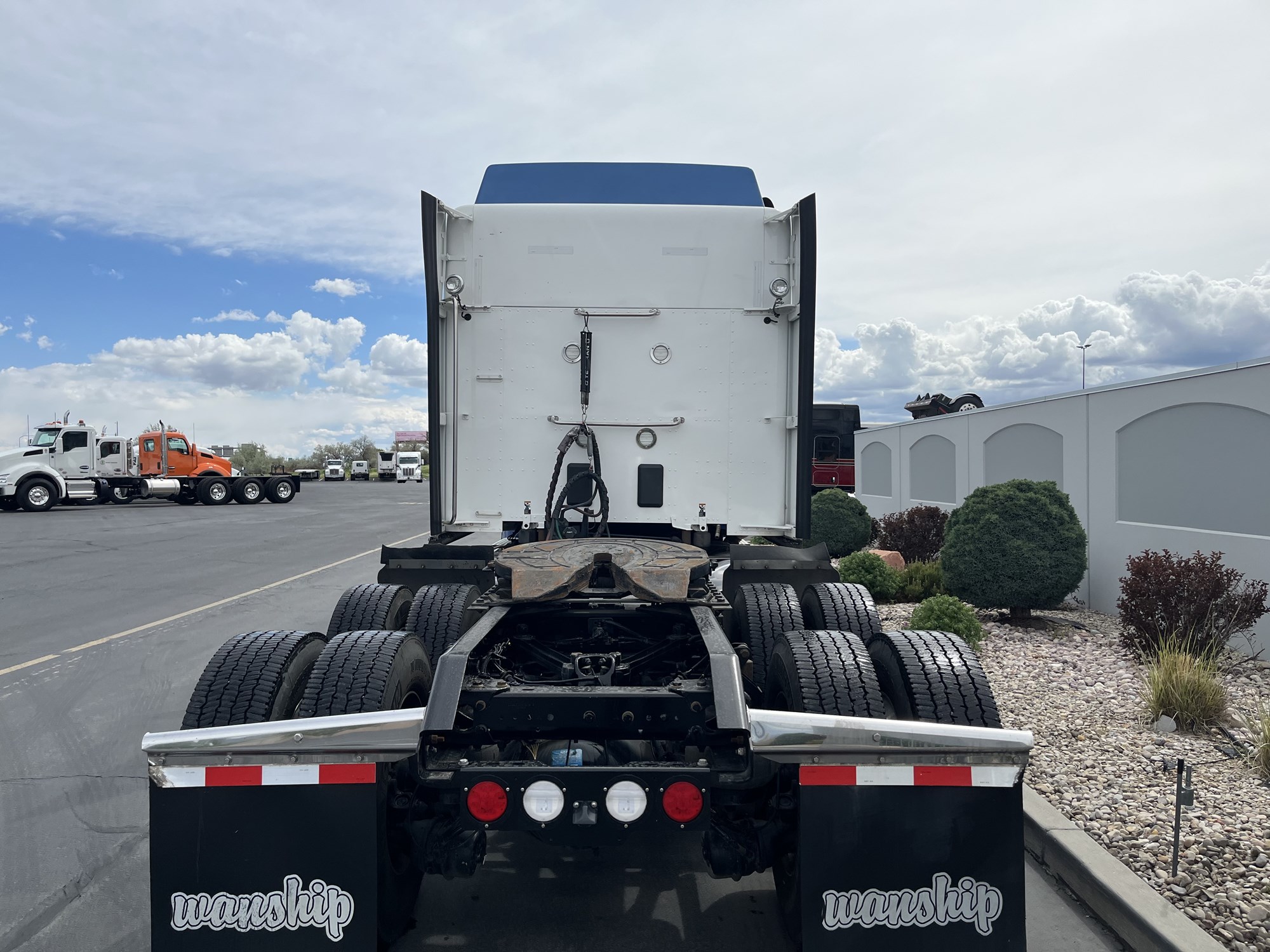 2020 Kenworth T680 - image 5 of 6