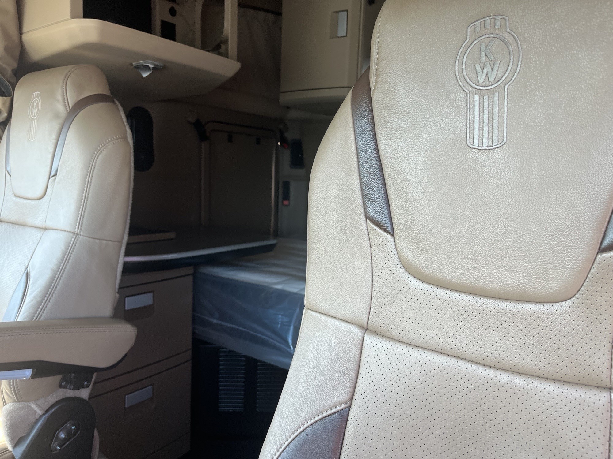 2020 Kenworth T680 - image 6 of 6