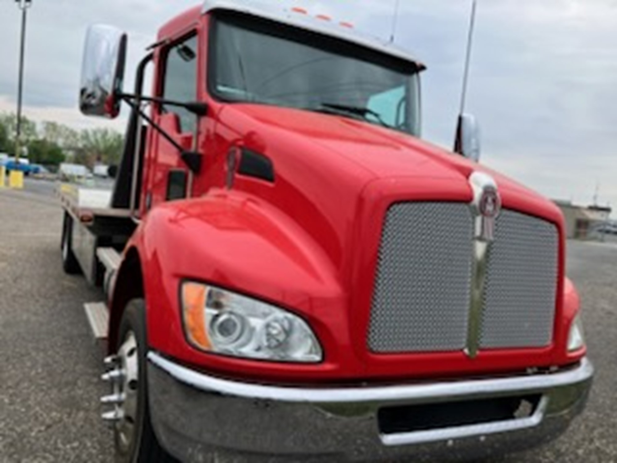 2020 Kenworth T270 - image 1 of 6