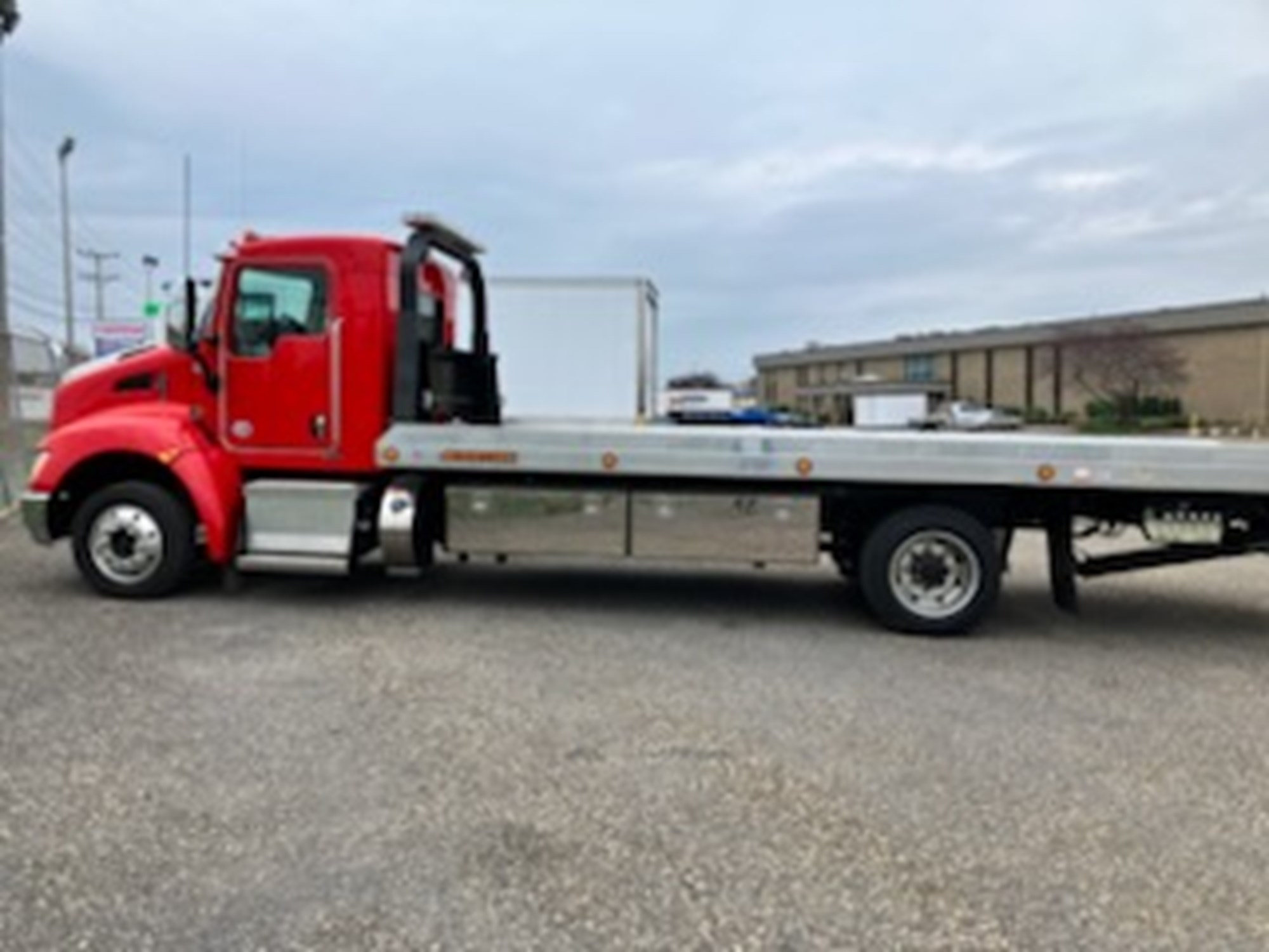 2020 Kenworth T270 - image 5 of 6