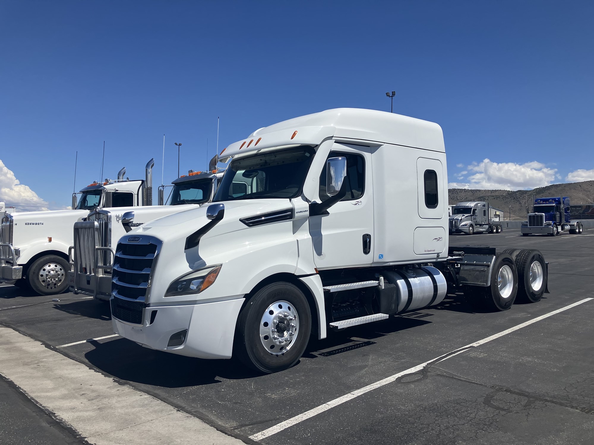 2021 Freightliner Cascadia - image 1 of 6