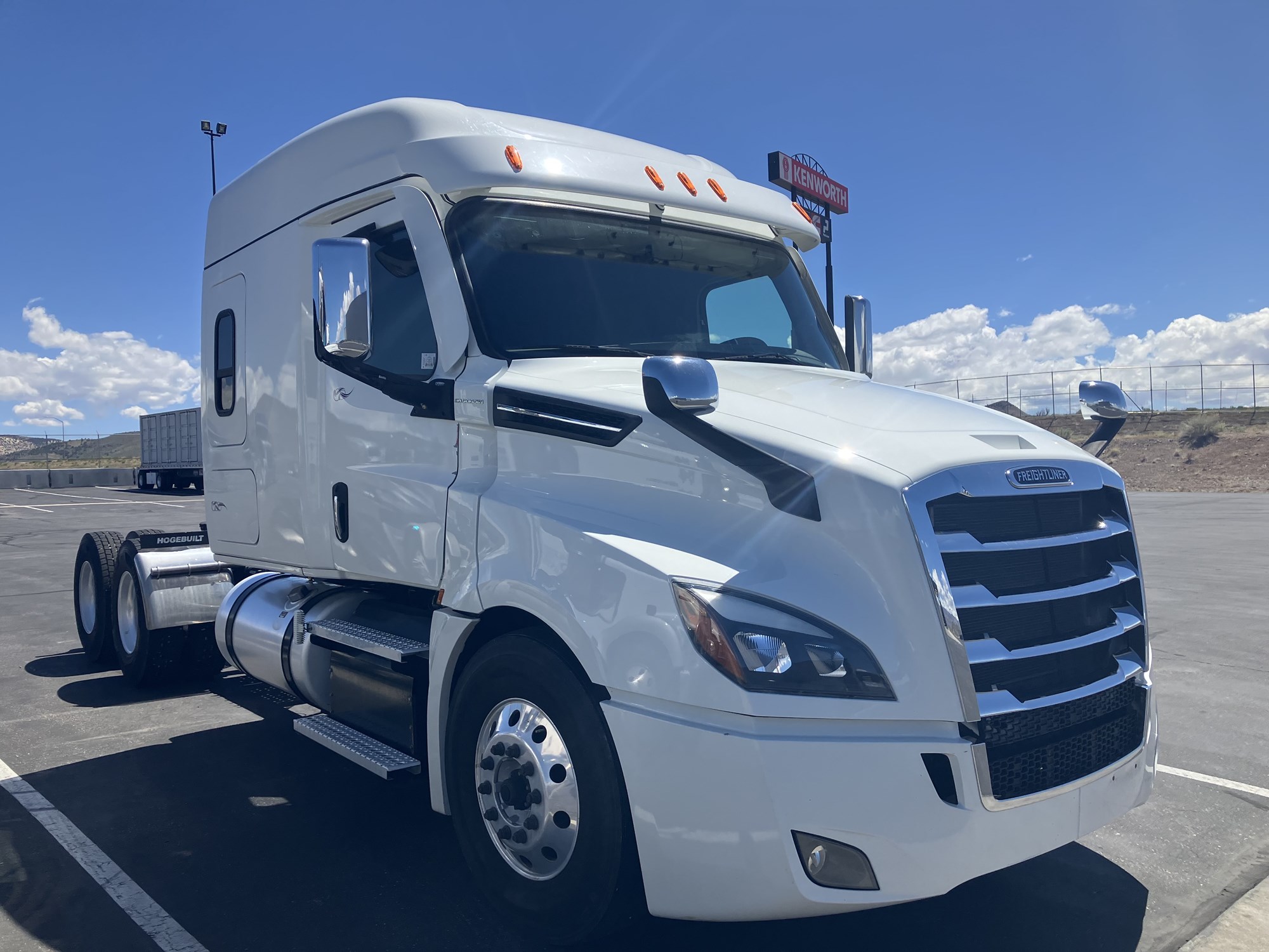 2021 Freightliner Cascadia - image 5 of 6