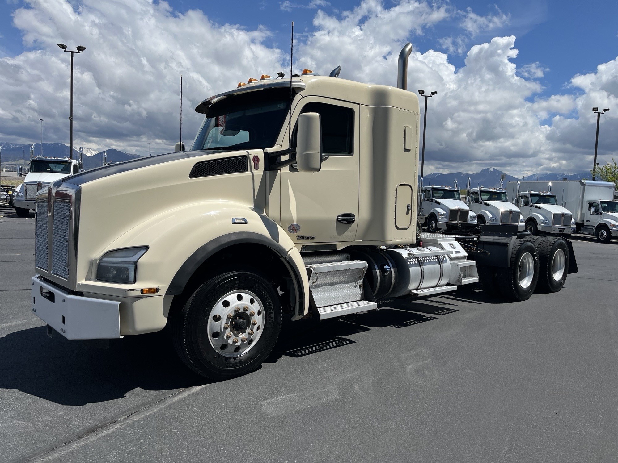 2020 Kenworth T880 - image 1 of 6