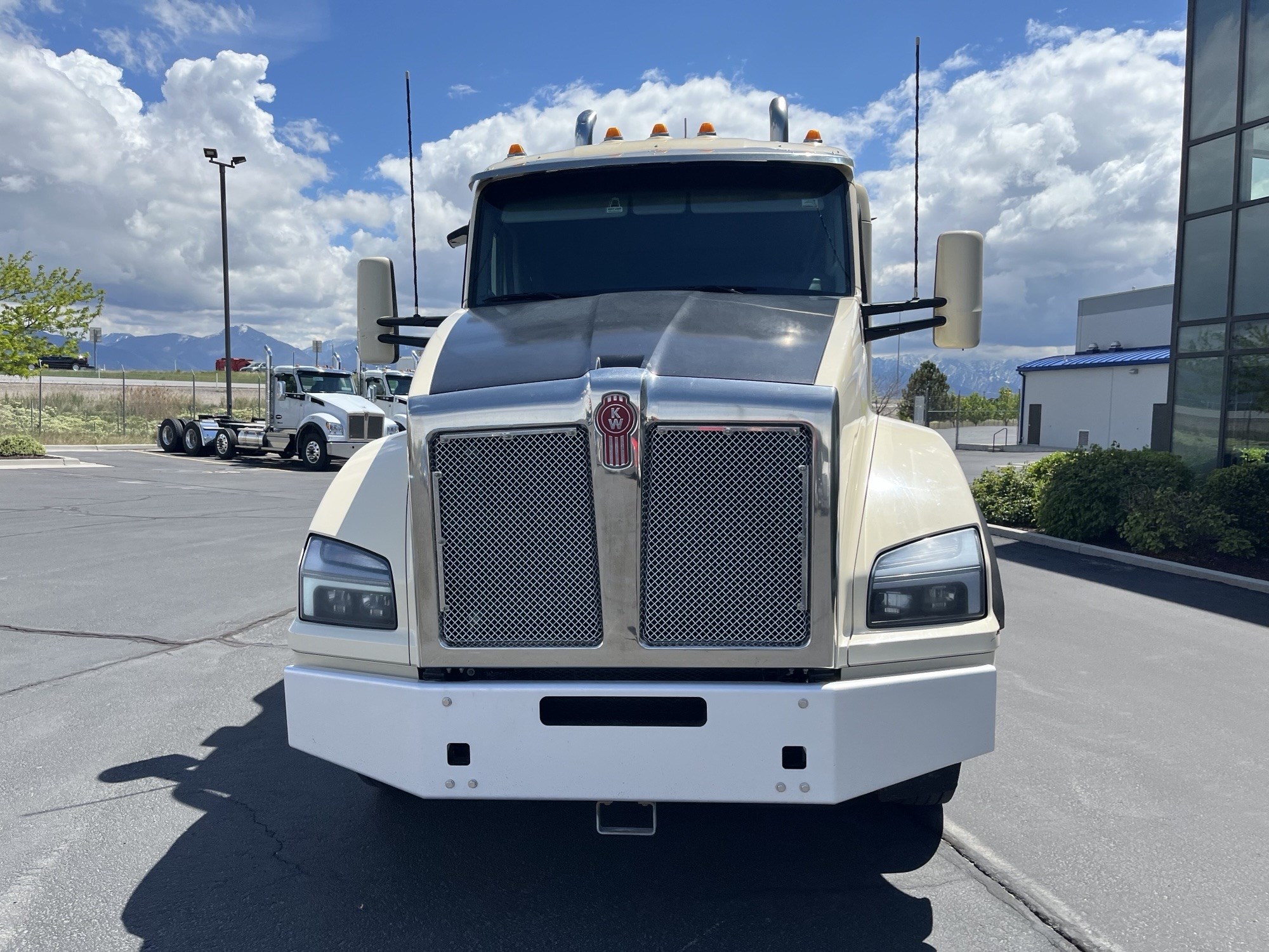 2020 Kenworth T880 - image 4 of 6