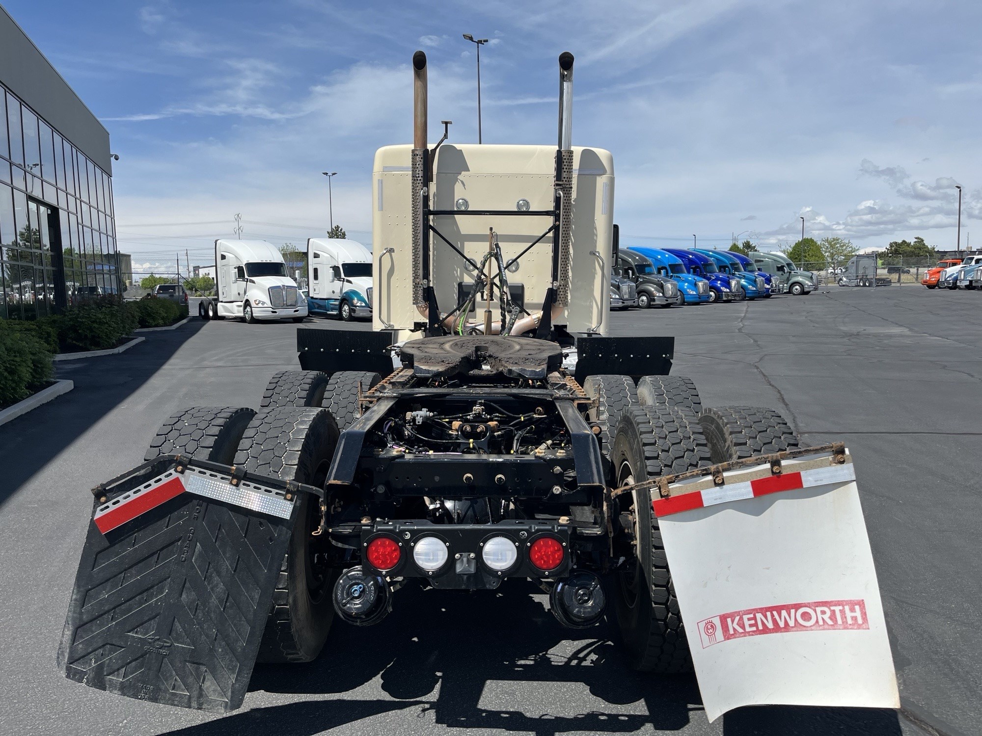2020 Kenworth T880 - image 5 of 6
