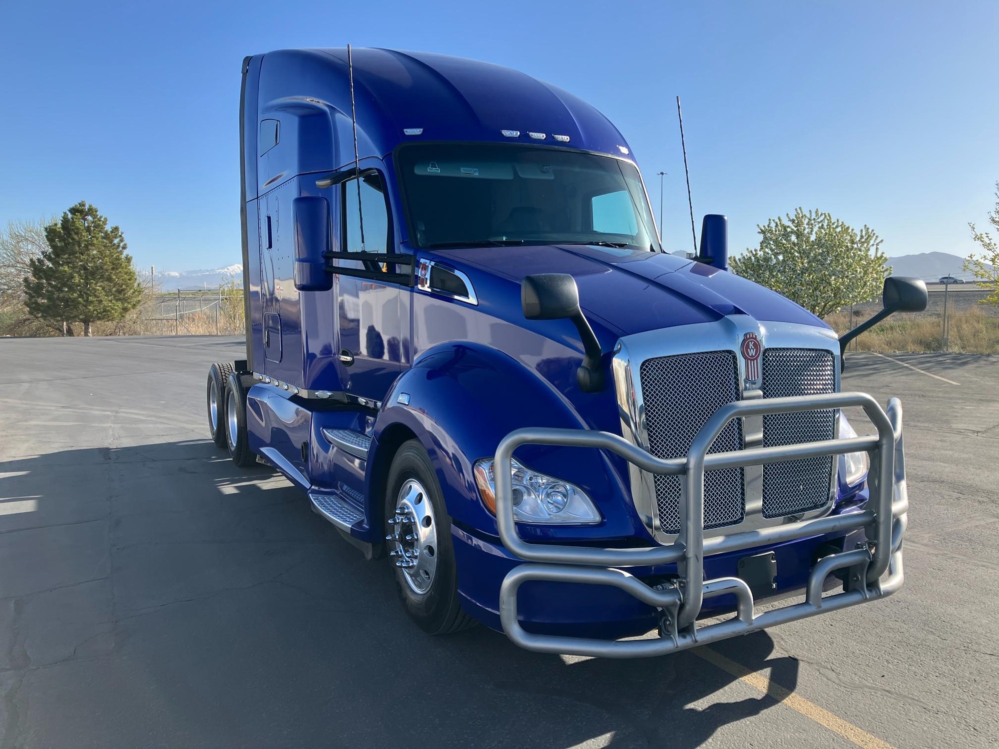 2021 Kenworth T680 - image 3 of 6