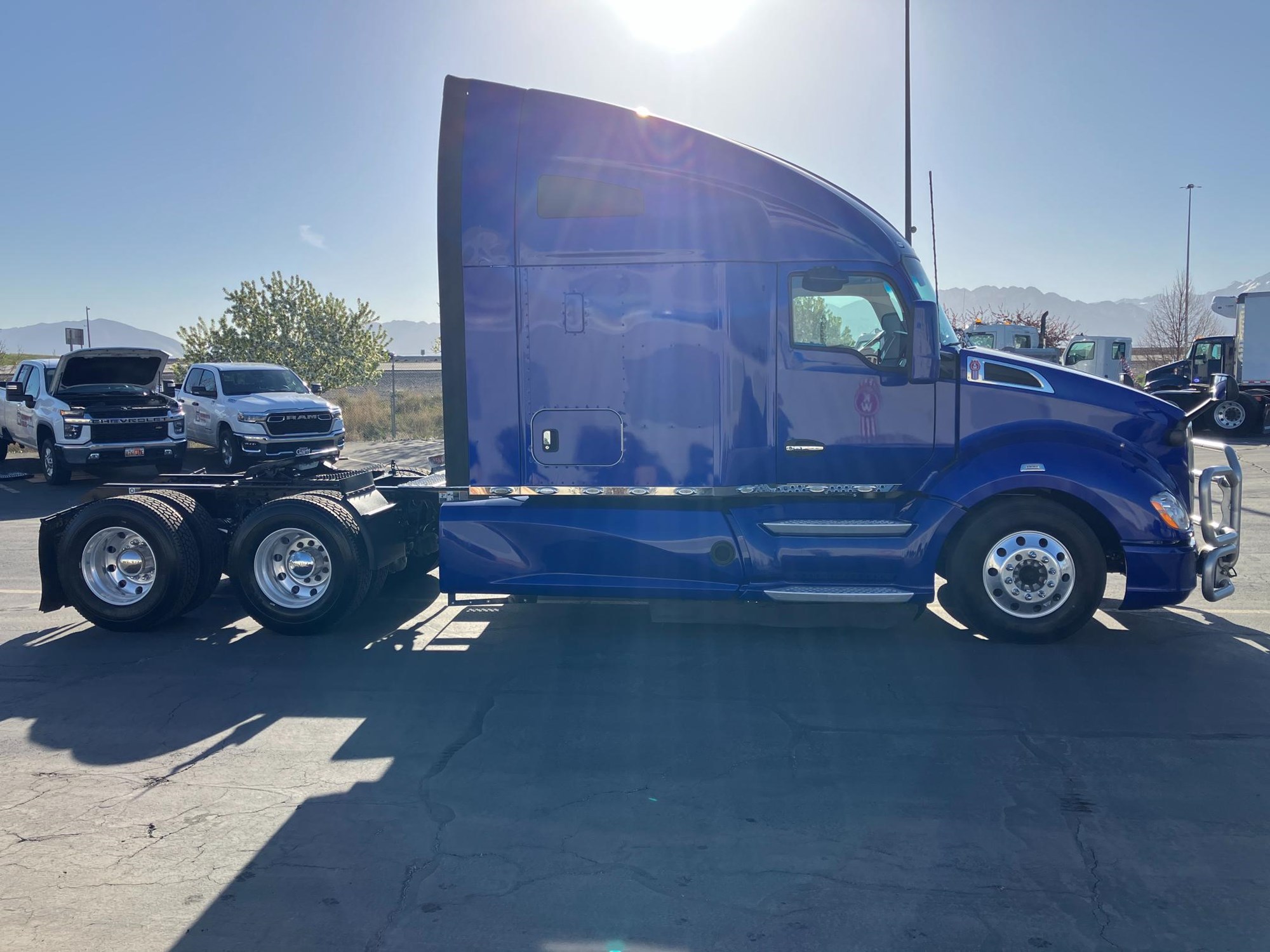 2021 Kenworth T680 - image 4 of 6
