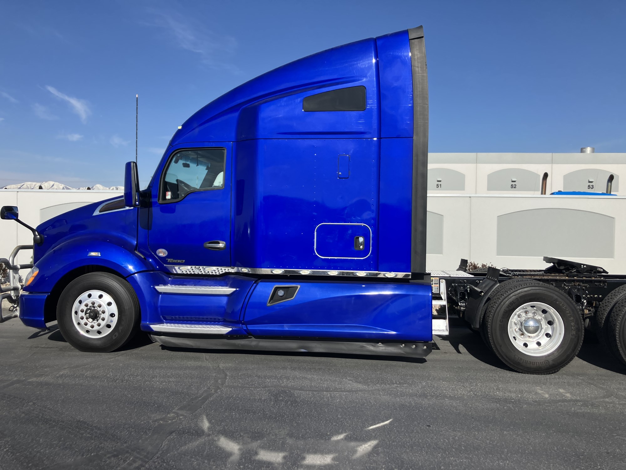 2021 Kenworth T680 - image 1 of 6