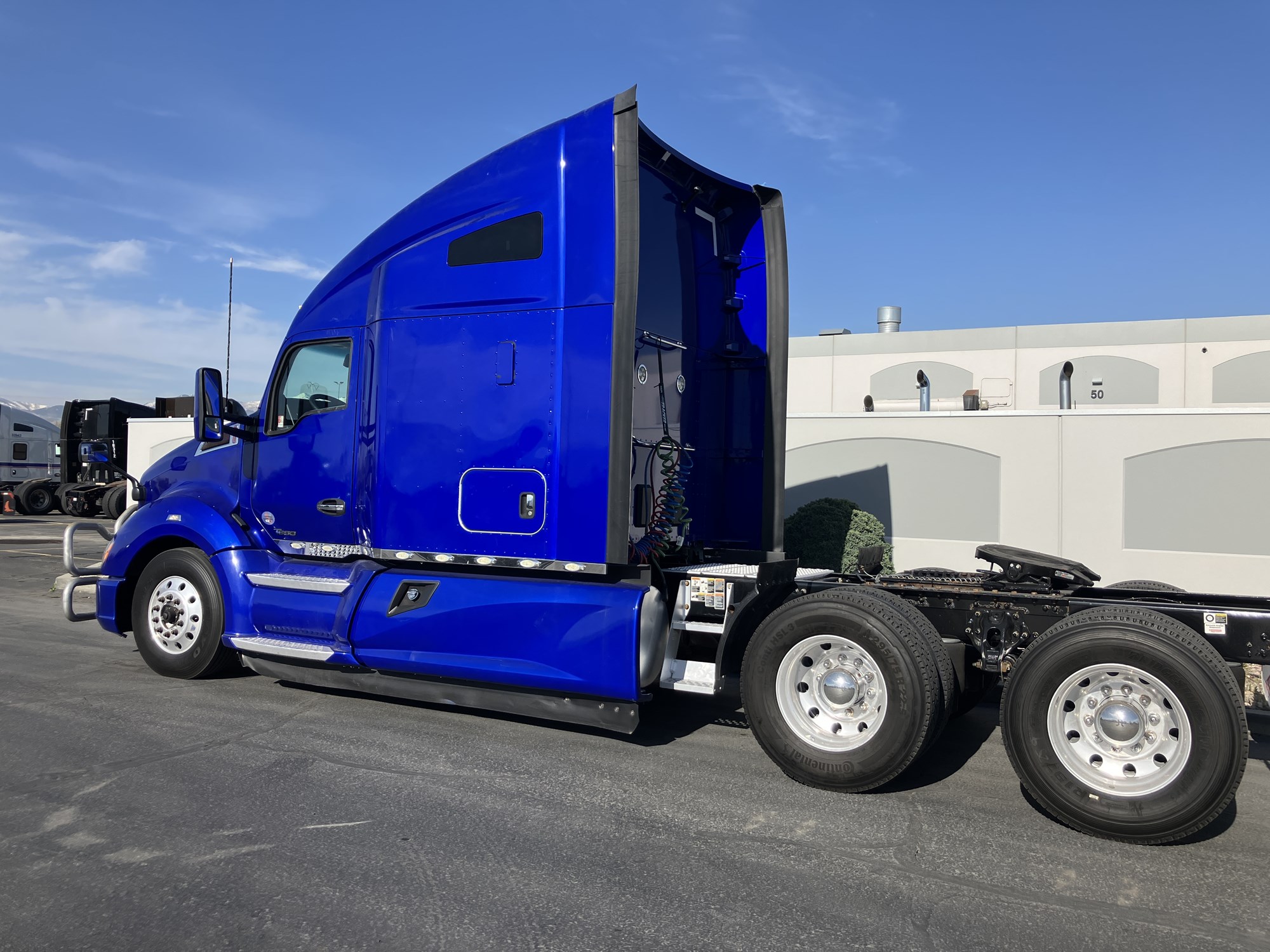 2021 Kenworth T680 - image 2 of 6